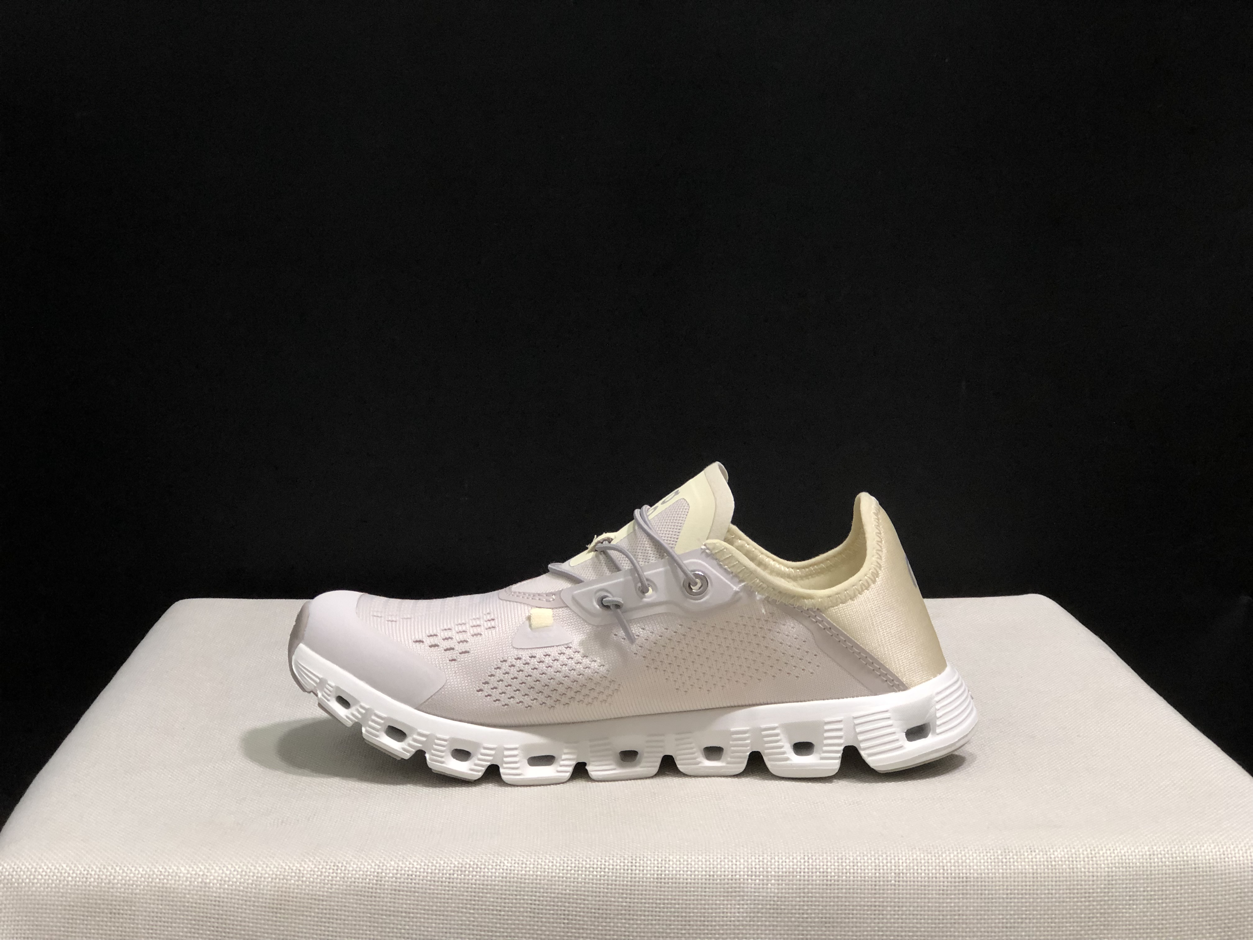 On Running Cloud 5 Coast Convenient And Breathable Running Shoes Cream/Light Yellow