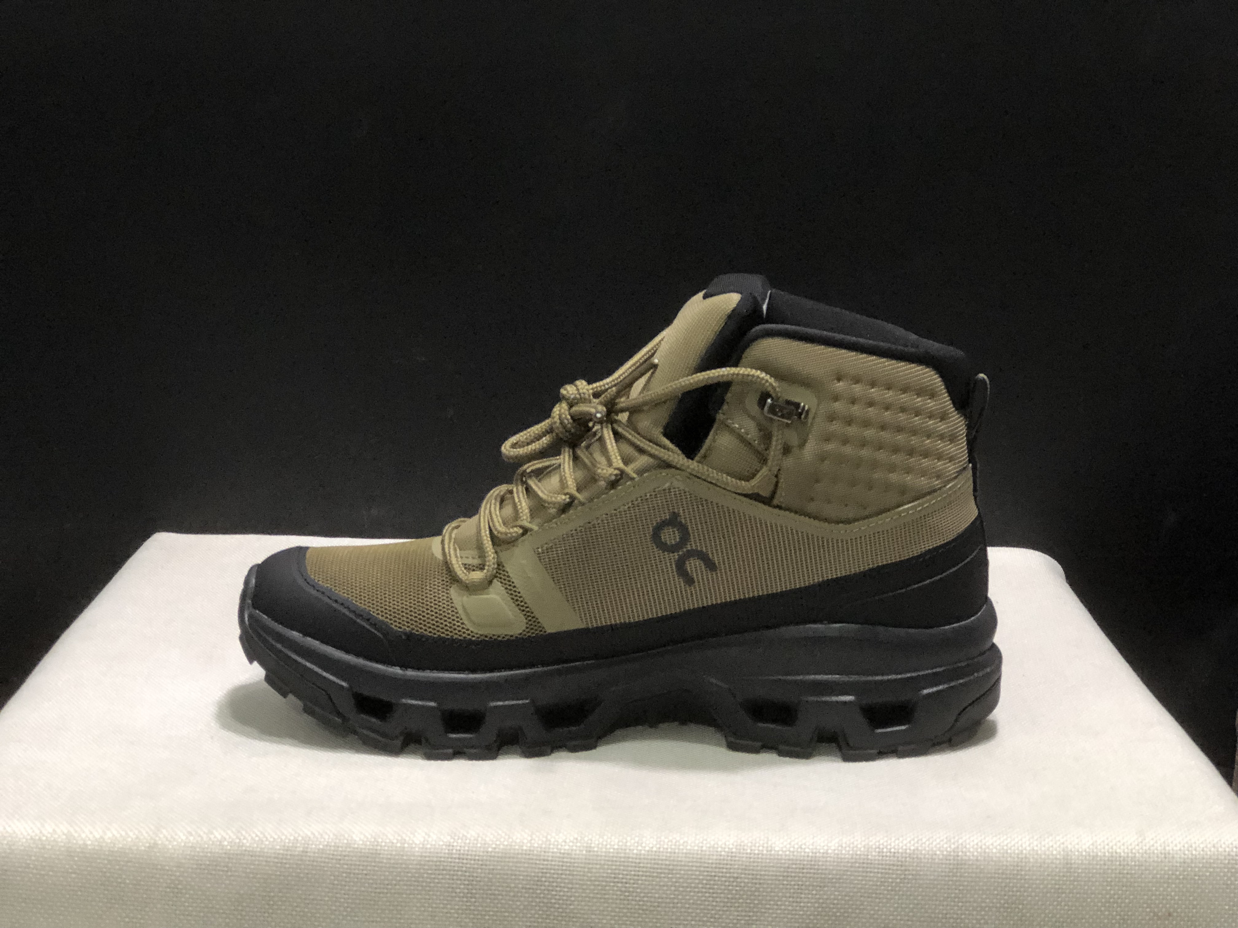 On Running Cloudrock Mid WP High-Top Hiking Shoes Hunter/Black
