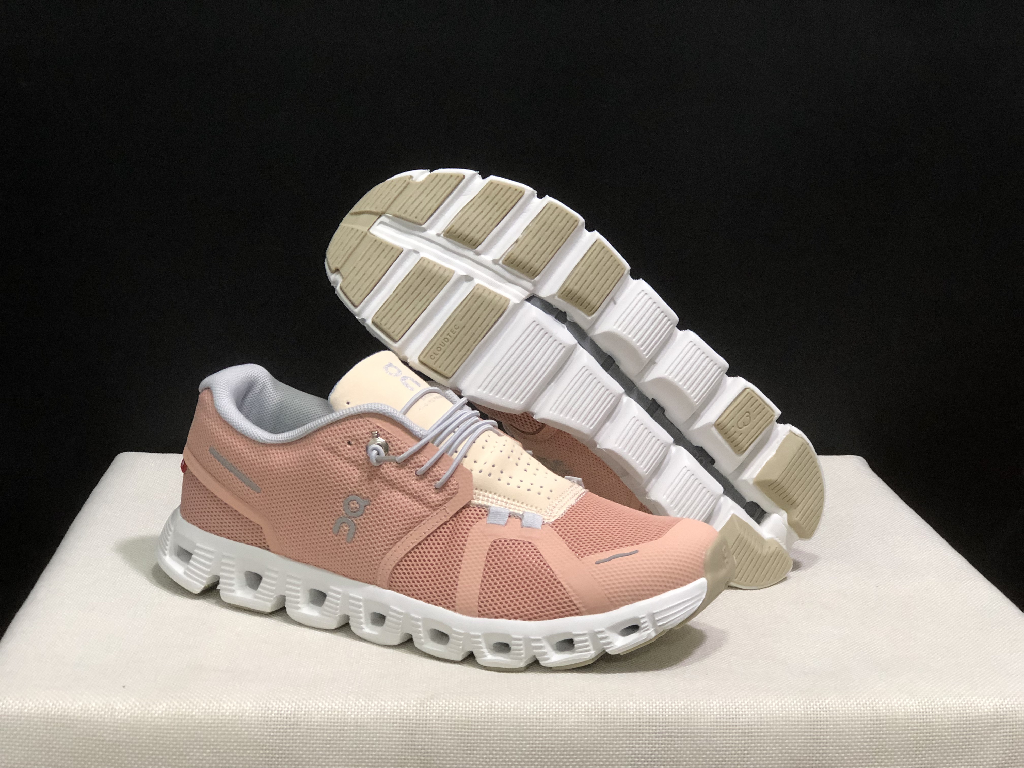 On Running Cloud 5 Lightweight Running Shoes Rose/Shell Powder
