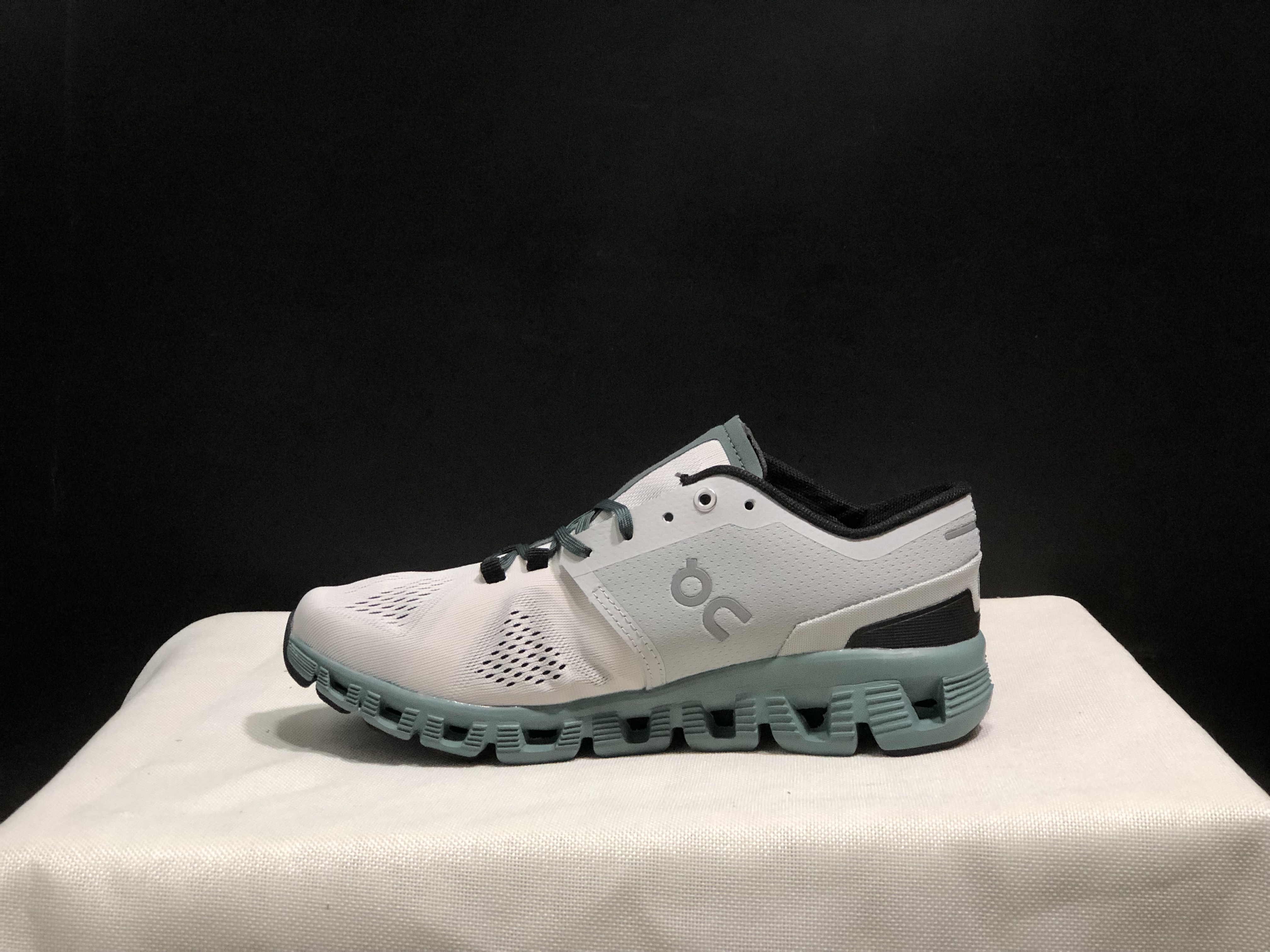 On Running Cloud X Lightweight Running Shoes Glacial Ash