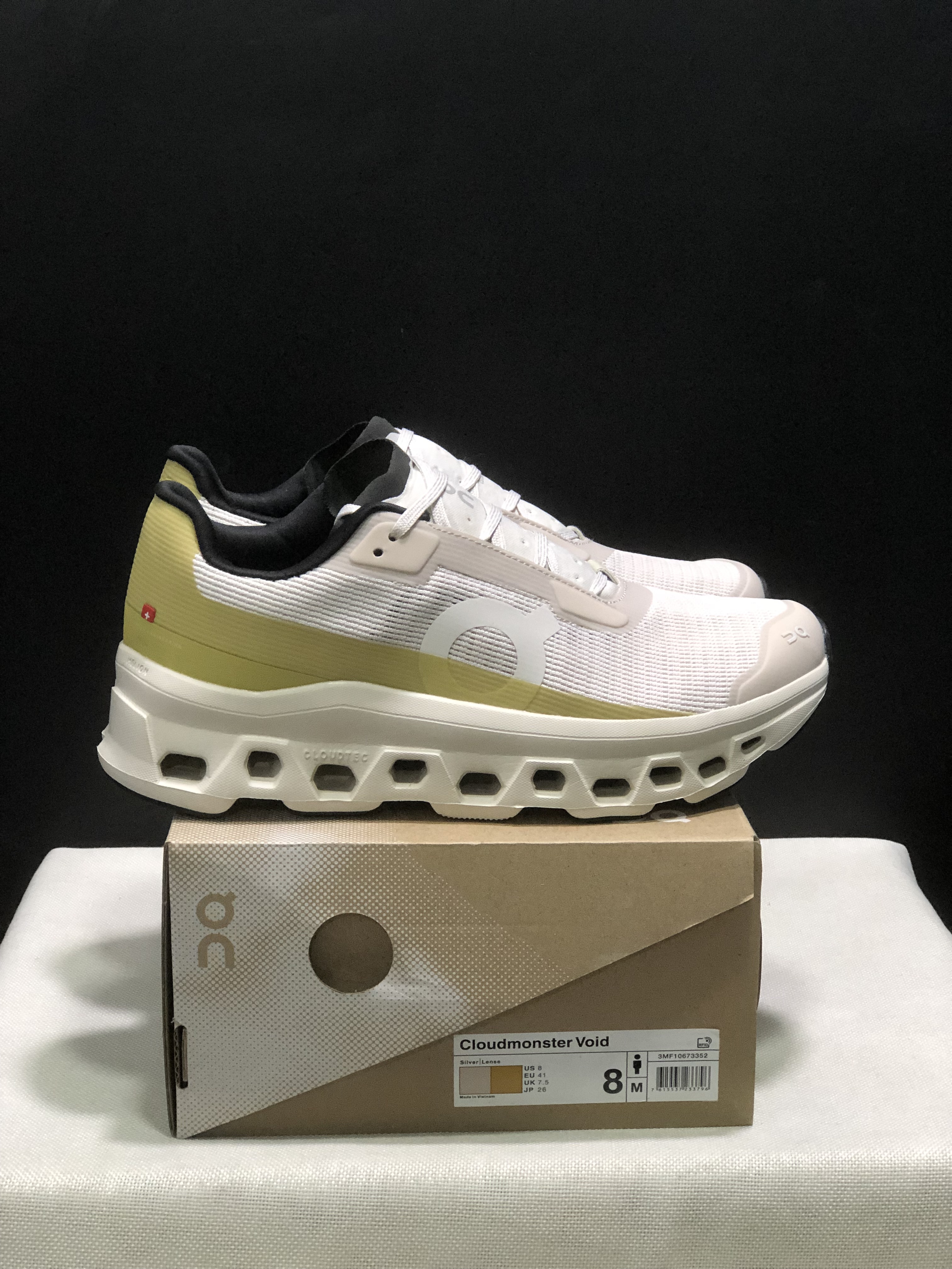 On Running Cloudmonster Void 1 M Casual Running Shoes Light Khaki/Light Green