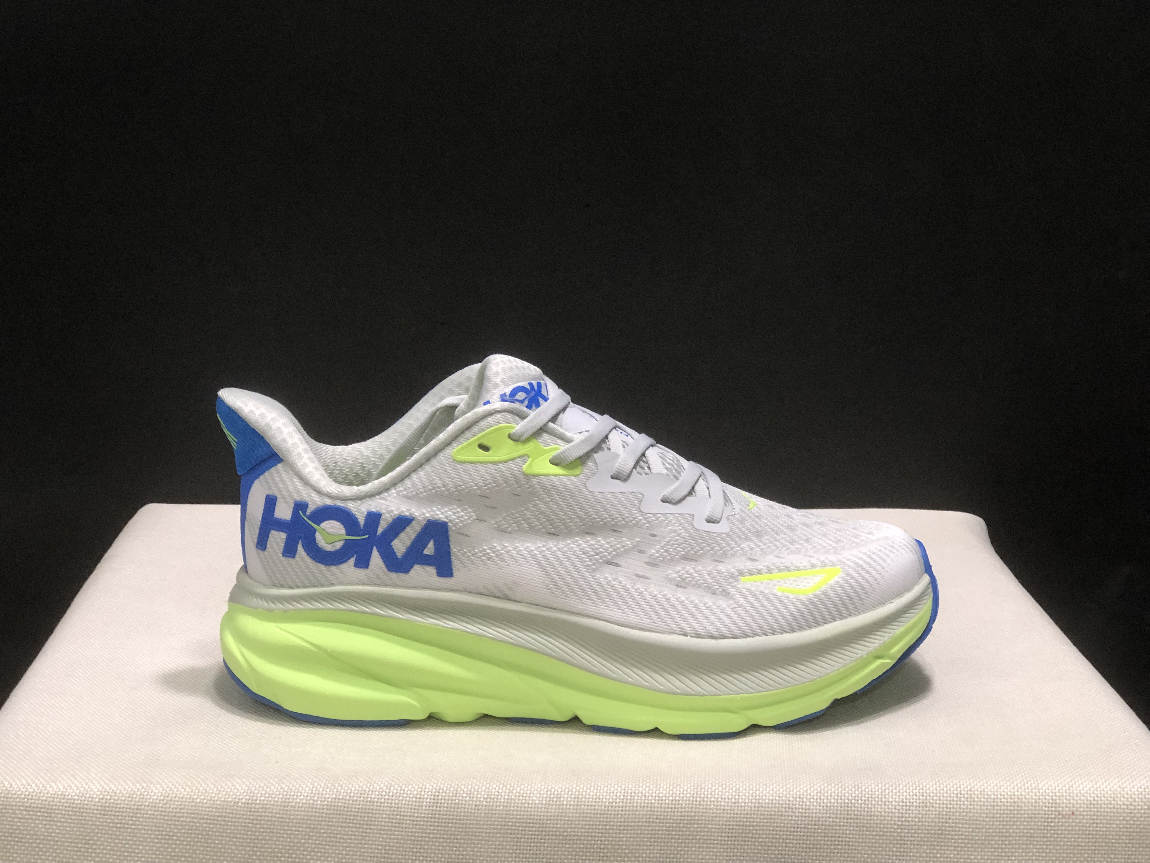 Hoka One One Clifton 9 Running Shoes Athletic Shoes Sneakers White/Green