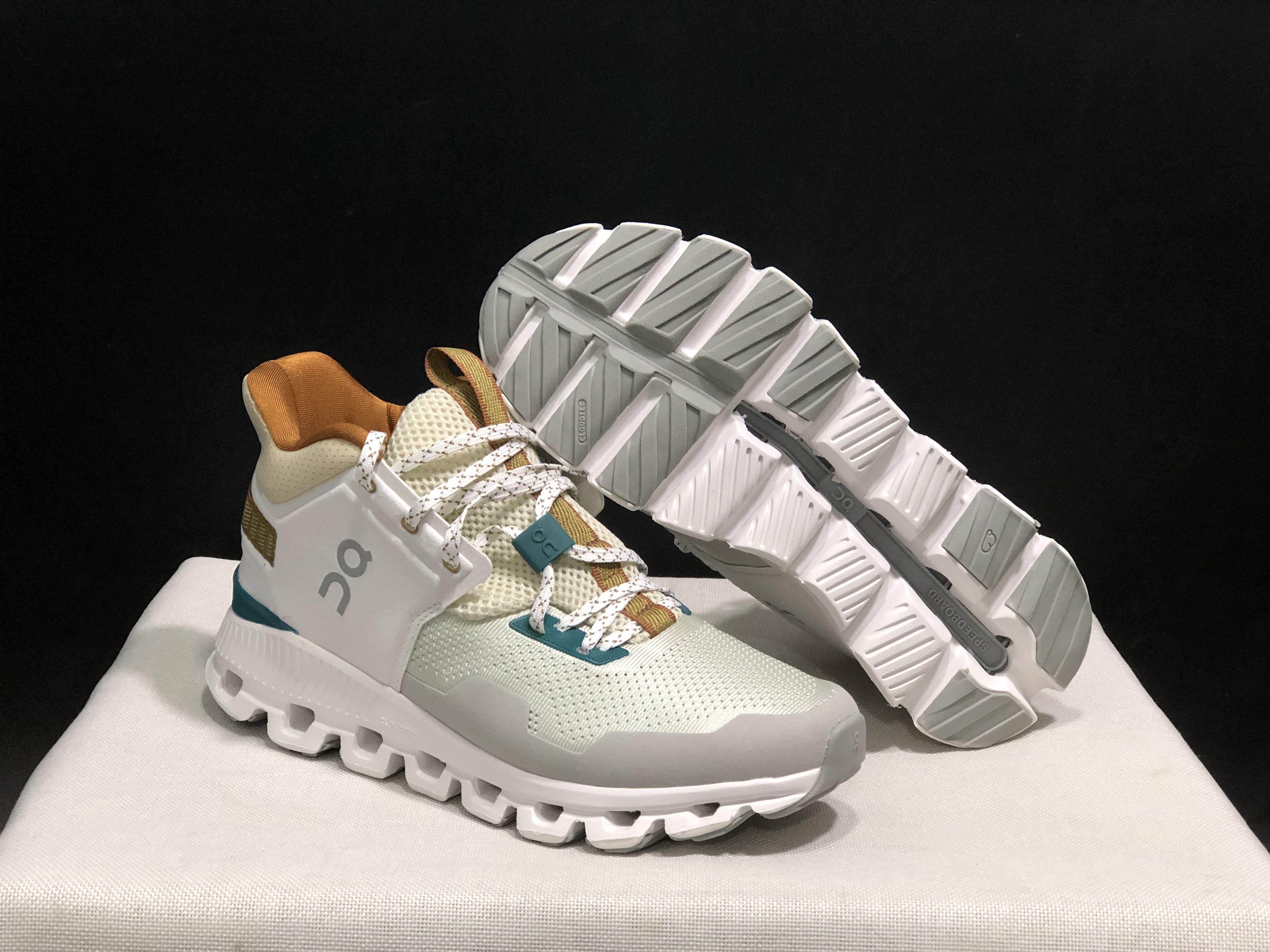 On Running Cloud Hi Edge Outdoor Training Running Shoes Light Grey/Light Brown