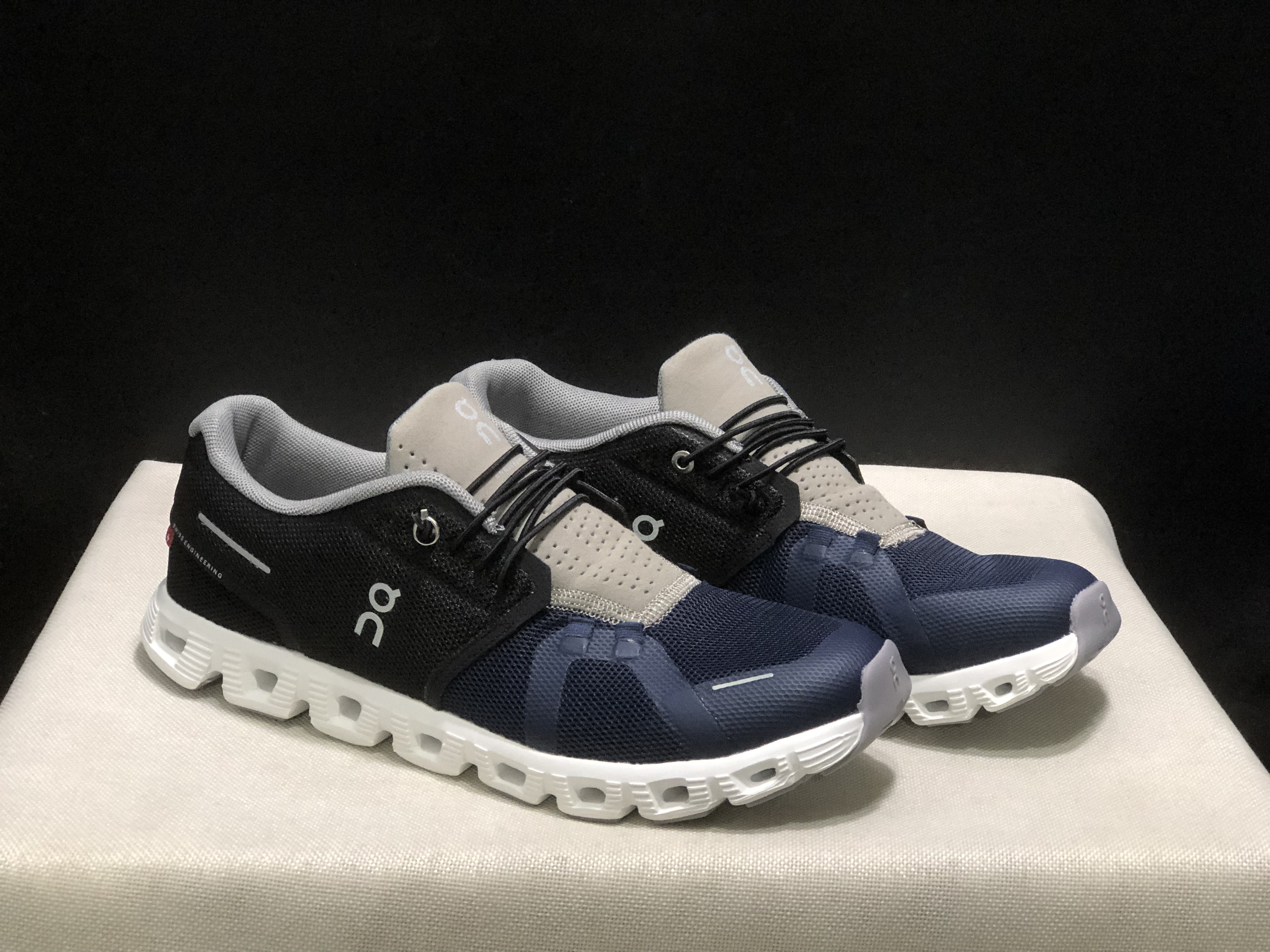 On Running Cloud 5 Lightweight Running Shoes Navy/Black