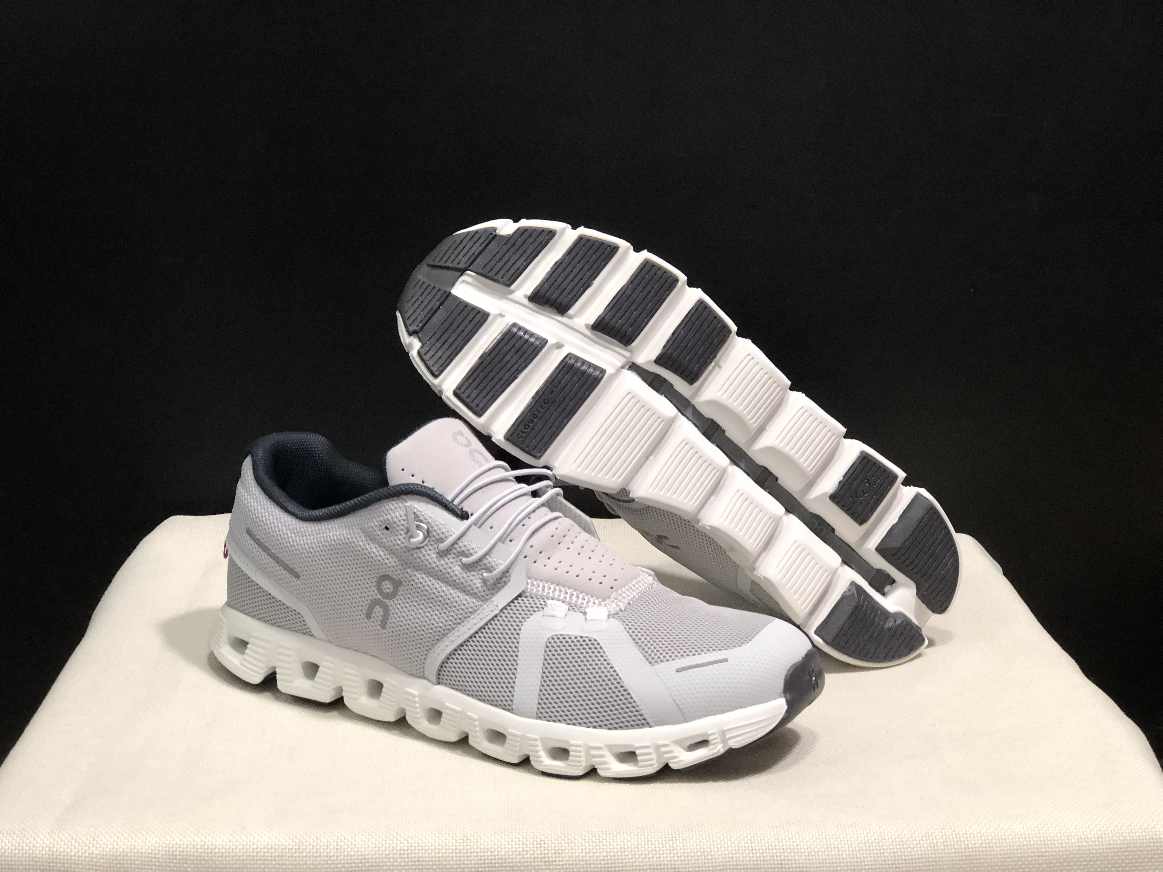 On Running Cloud 5 Light Grey Lightweight Running Shoes
