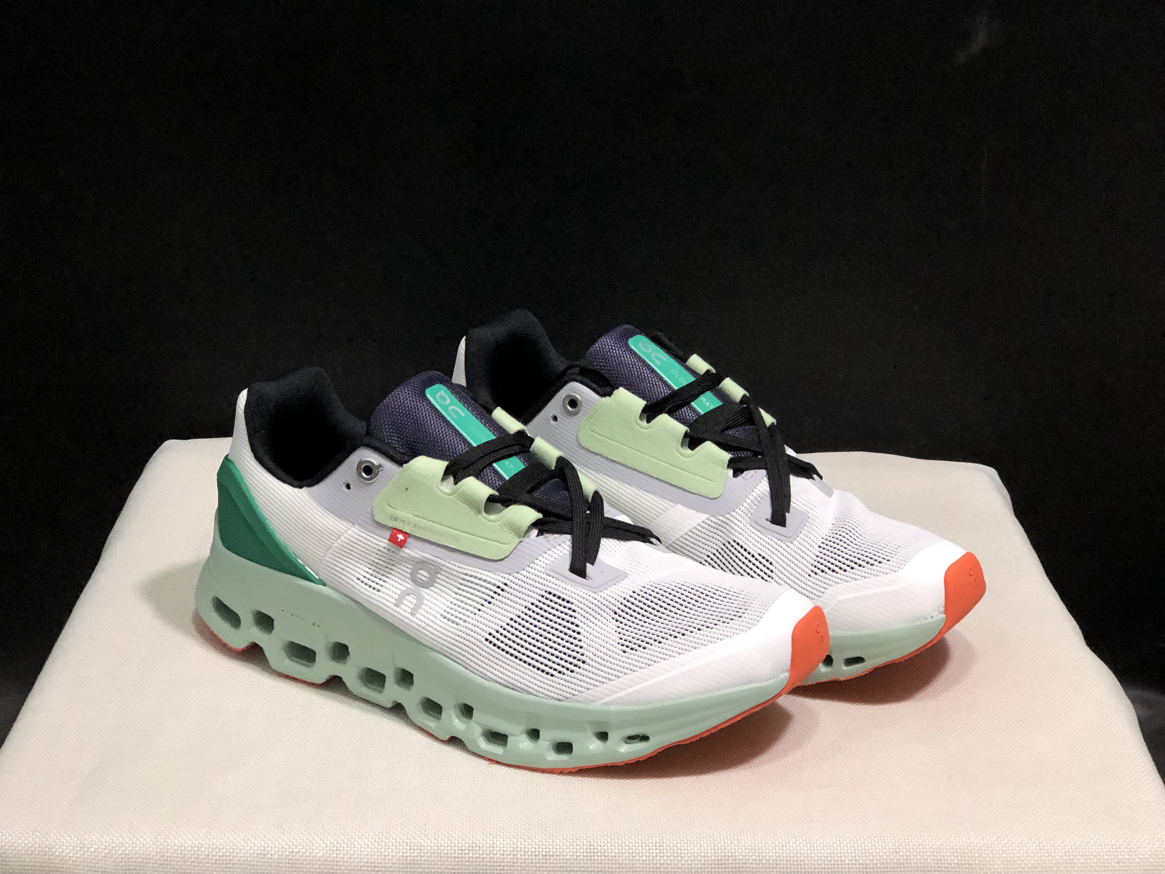 On Running Cloudstratus Breathable Support Running Shoes White/Milk Green