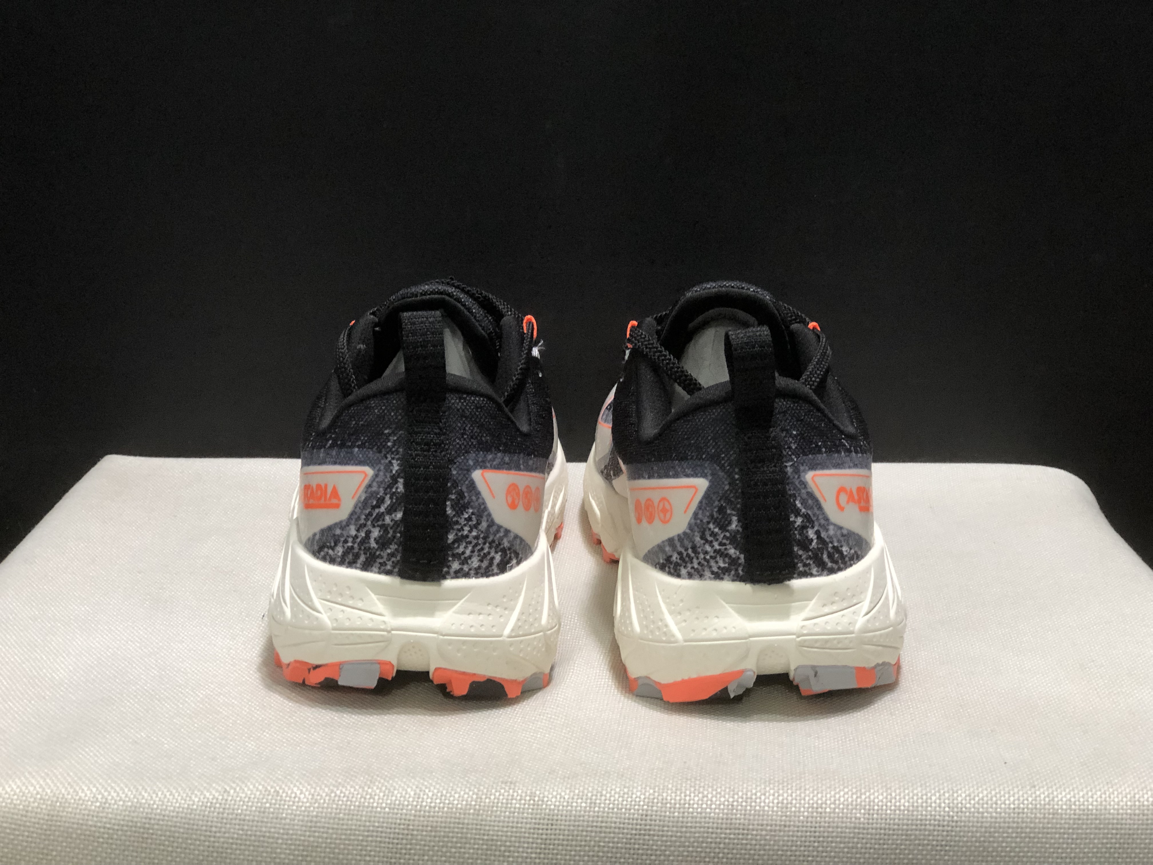 Brooks Cascadia 18 Low-top Running Shoes Black/Blue Wash/Flame