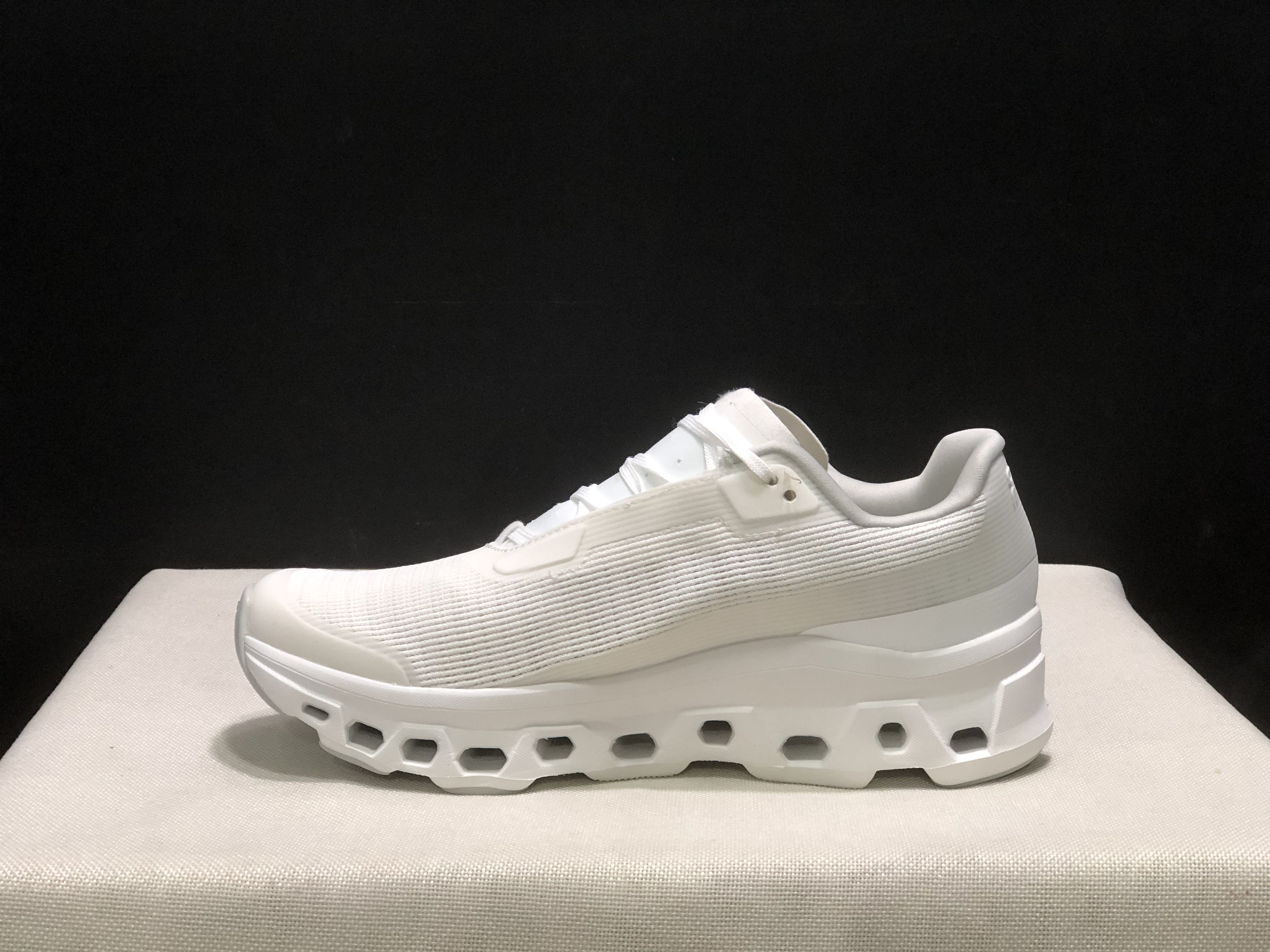 On Running Cloudmonster Void 1 M Casual Running Shoes White