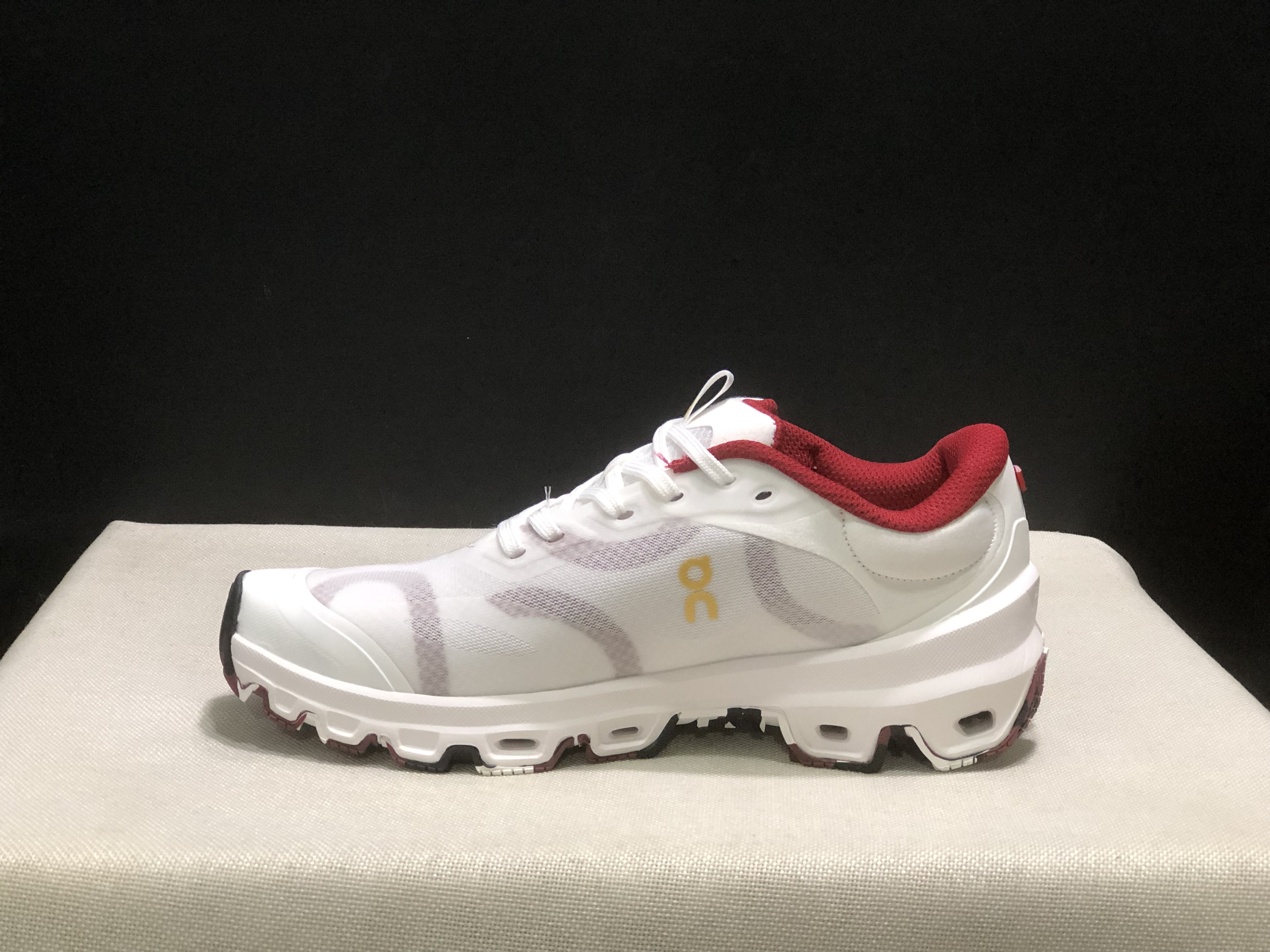 LOEWE x On Running Cloudventure 2.0 Running Shoes Co-Signed Edition White/Red