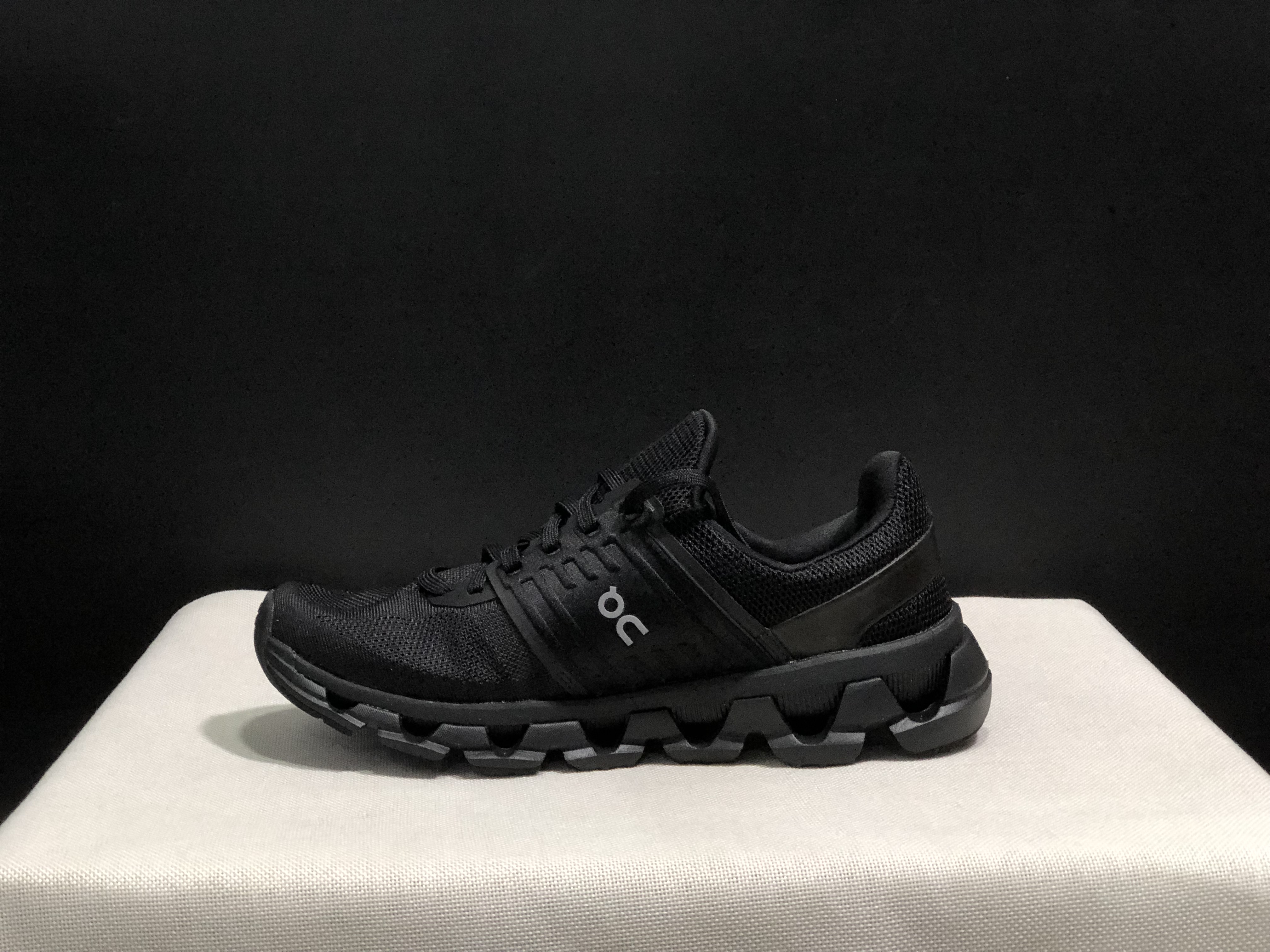 On Running Cloudswift 3 Trendy And Comfortable Running Shoes All Black