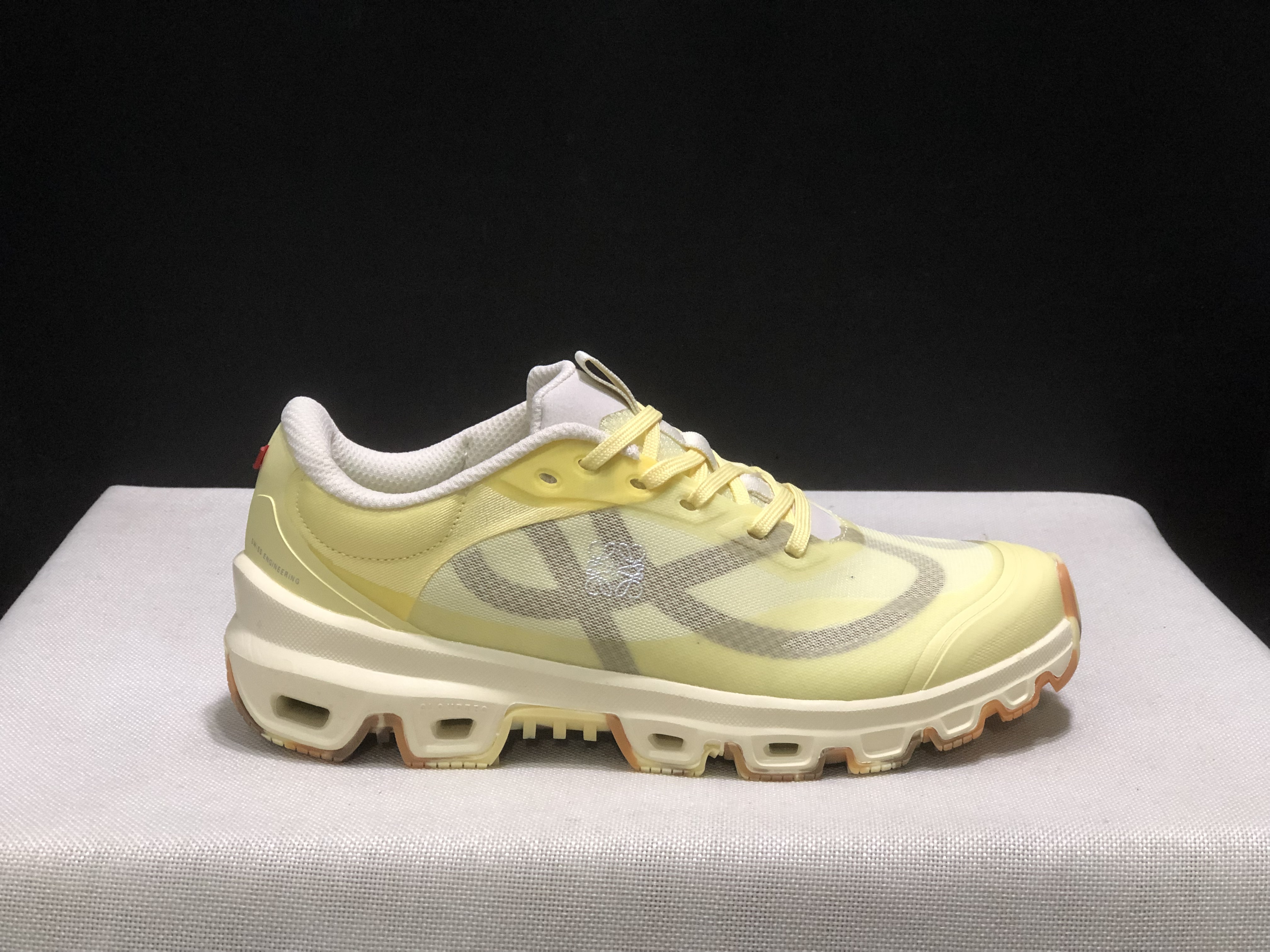 LOEWE x On Running Cloudventure 2.0 Running Shoes Co-Signed Edition Yellow