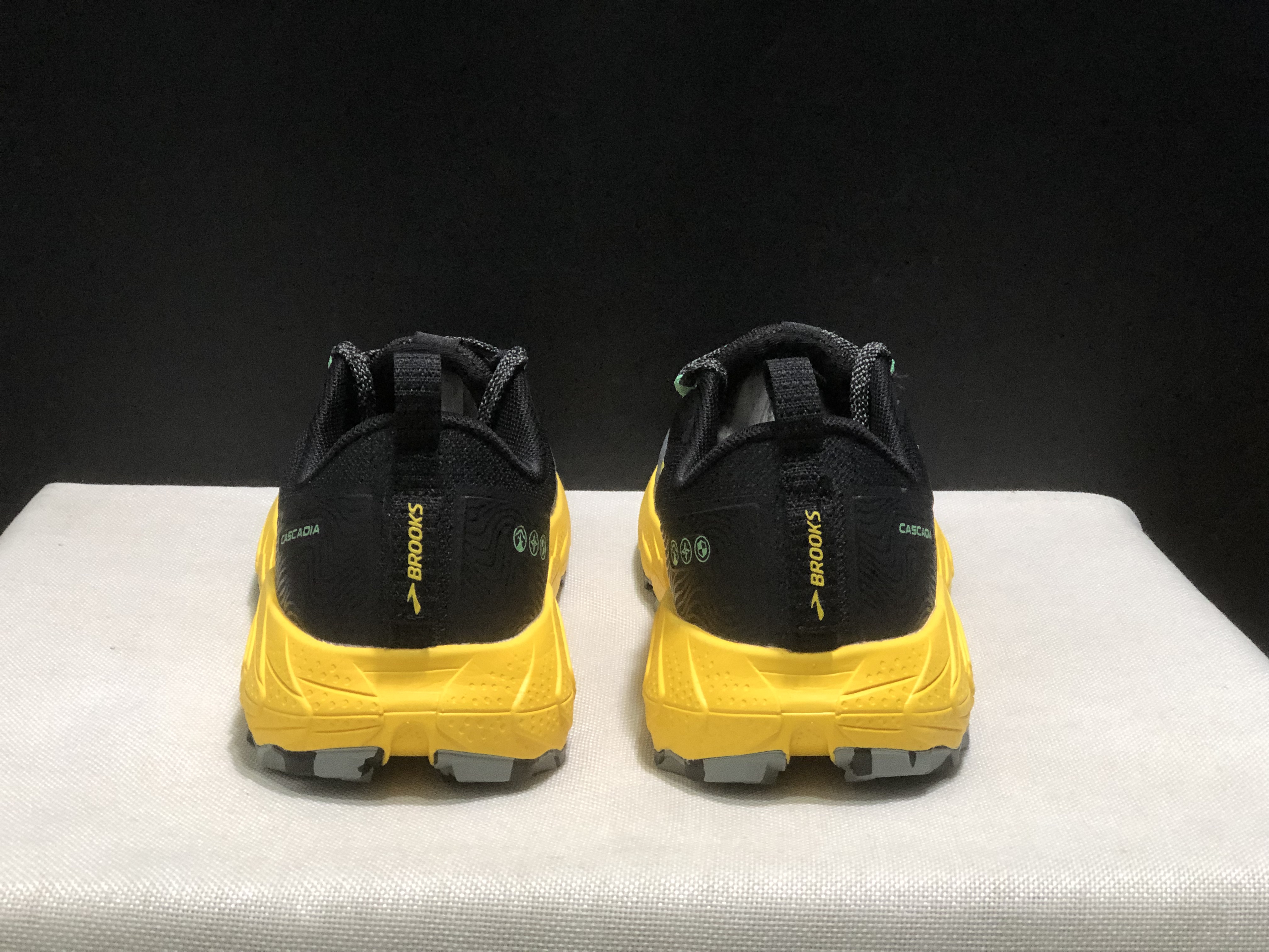 Brooks Cascadia 17 Trail Running Shoes Charcool Grey Yellow