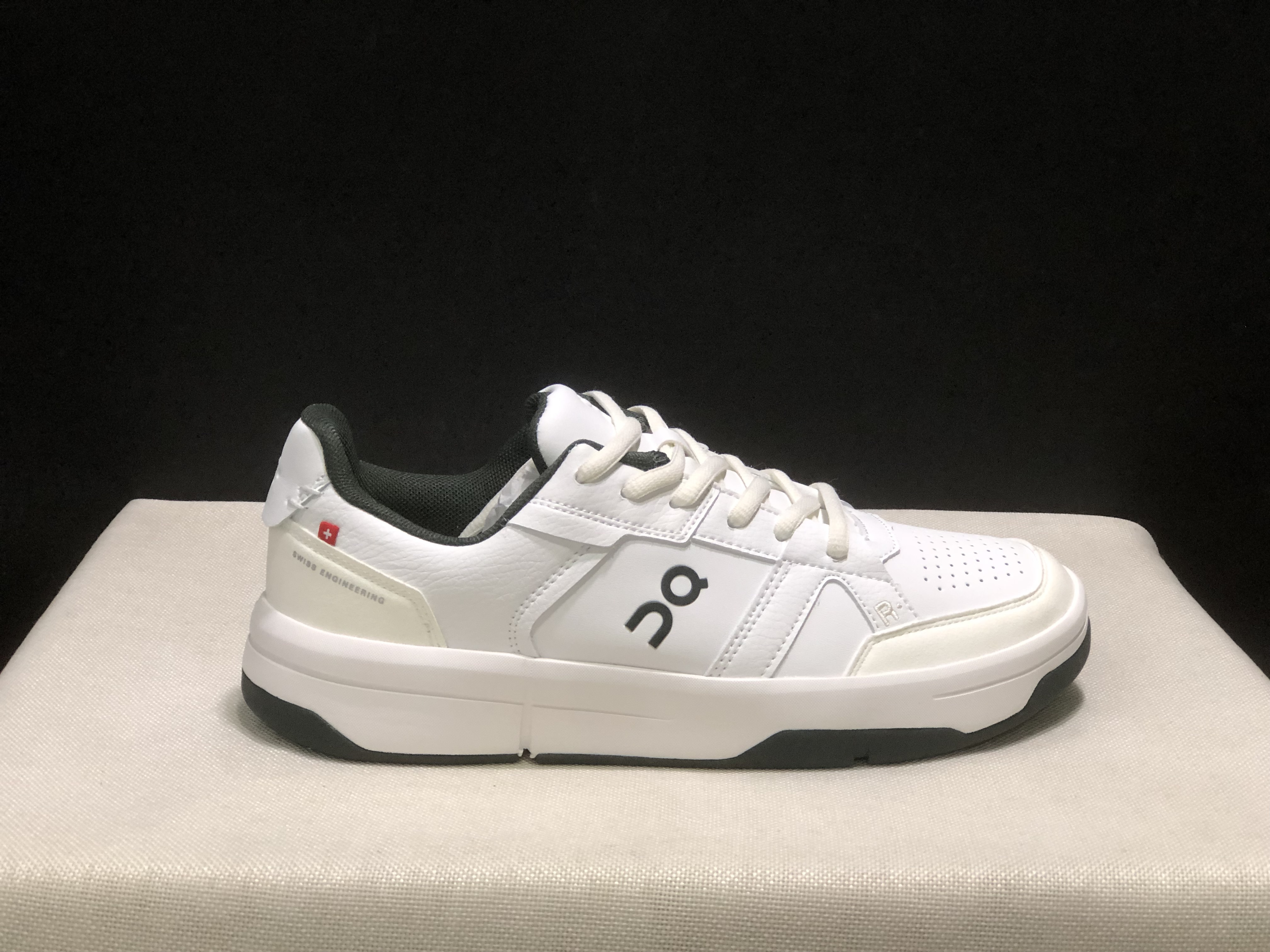 On Running The Roger Clubhouse Casual Sneakers White/Evergreen