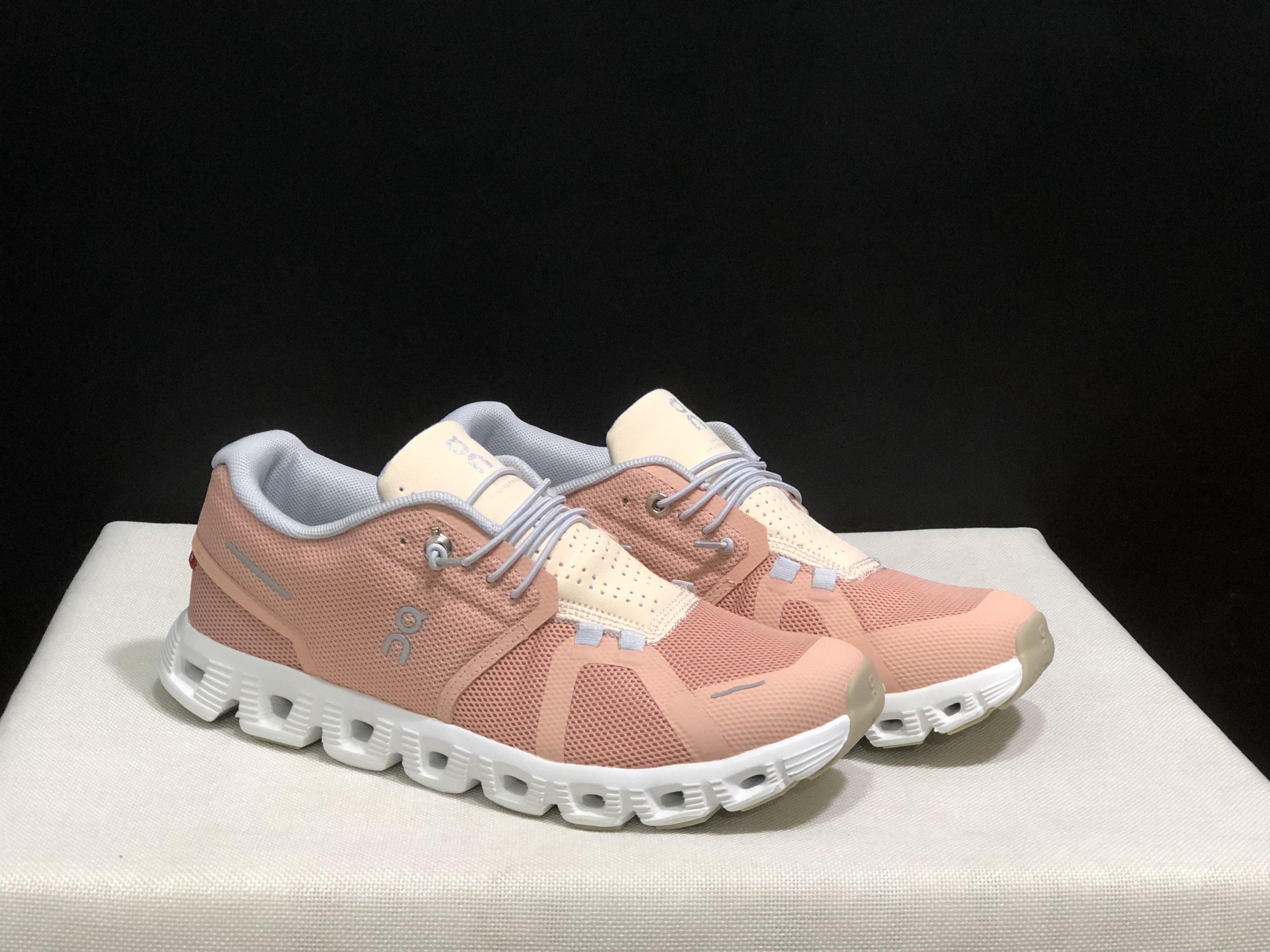 On Running Cloud 5 Lightweight Running Shoes Rose/Shell Powder