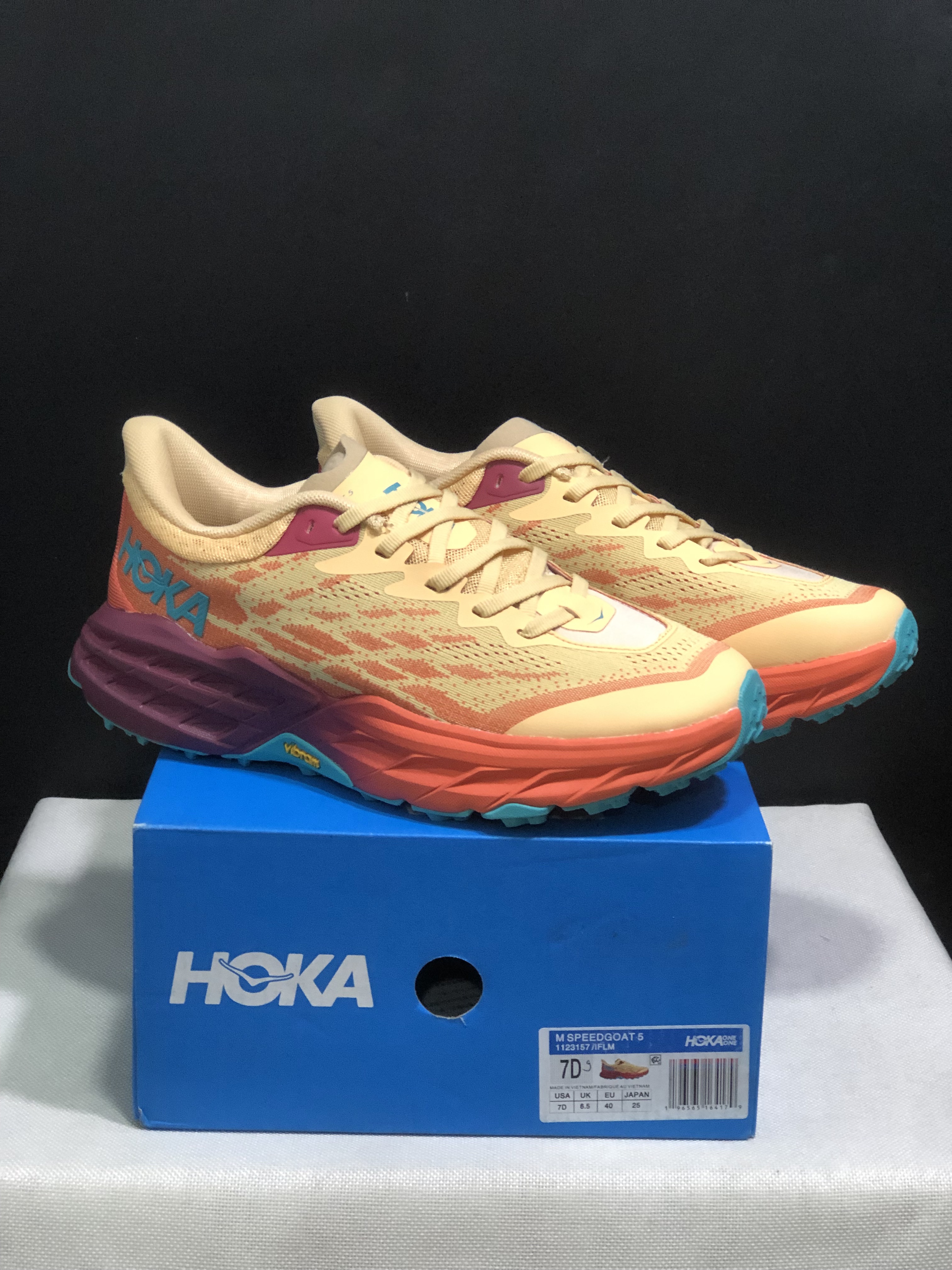 Hoka One One Speedgoat 5 Trail Running Shoes Sneakers Cream