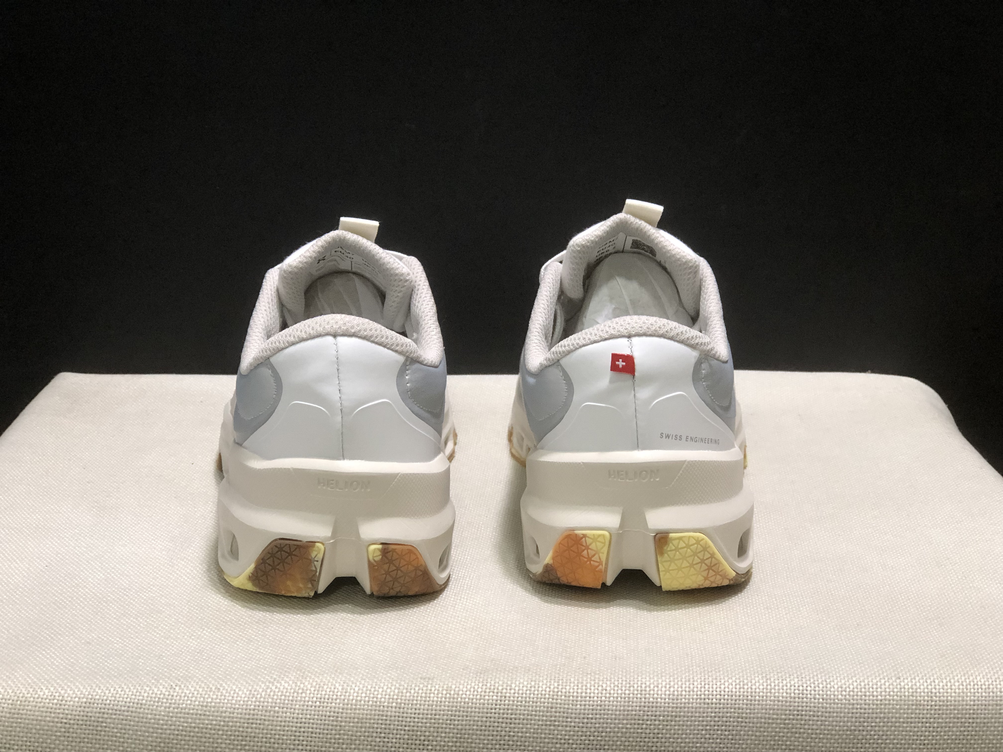 LOEWE x On Running Cloudventure 2.0 Running Shoes Co-Signed Edition Grayish-White