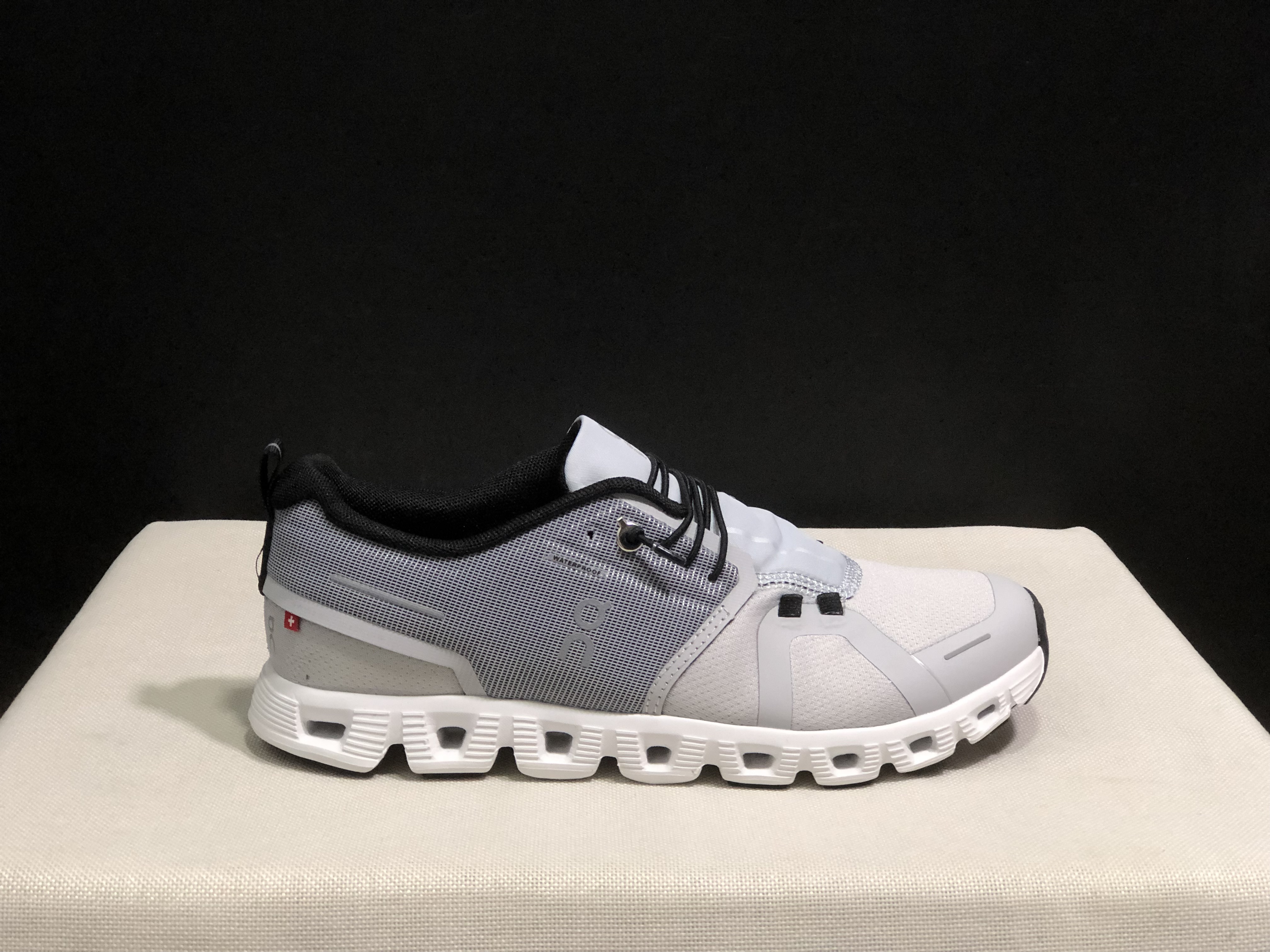 On Running Cloud 5 Lightweight Running Shoes Grey