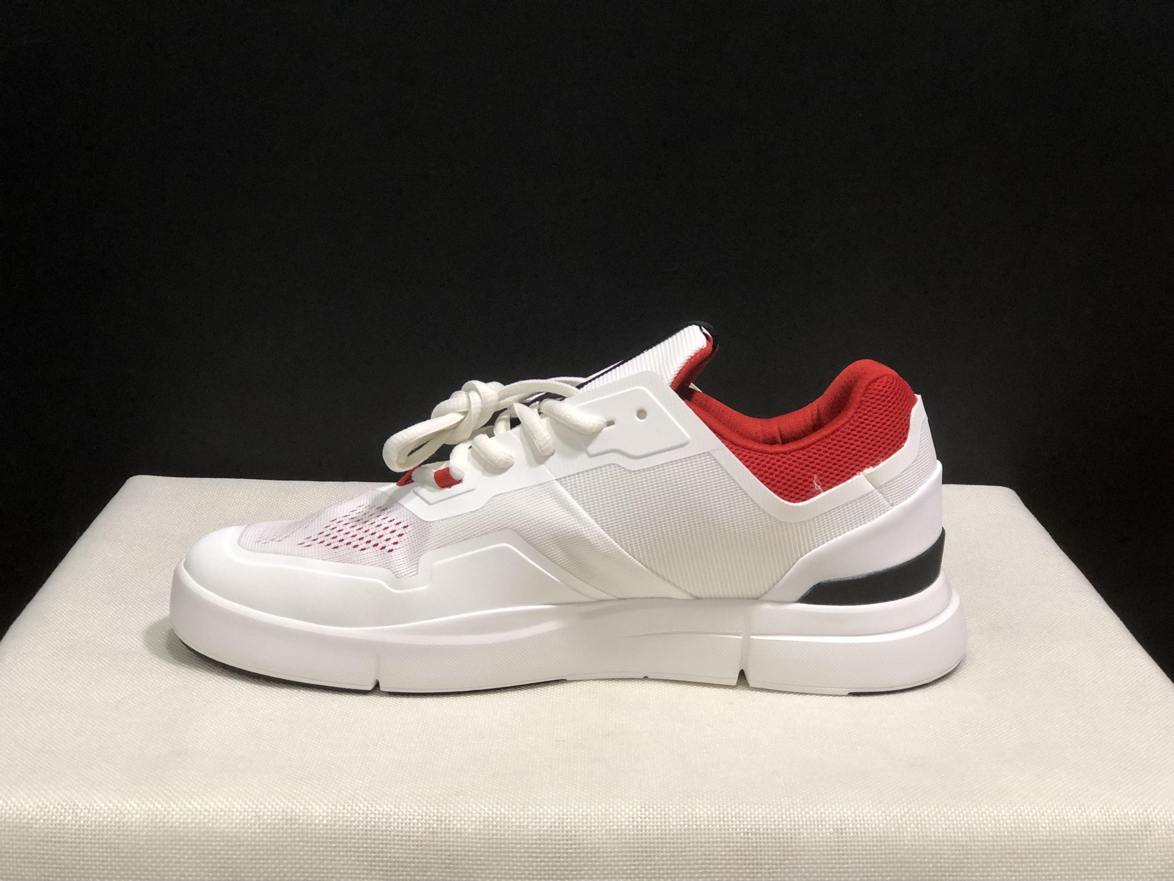 On Running The Roger Spin Breathable Mesh Sneakers White/Red
