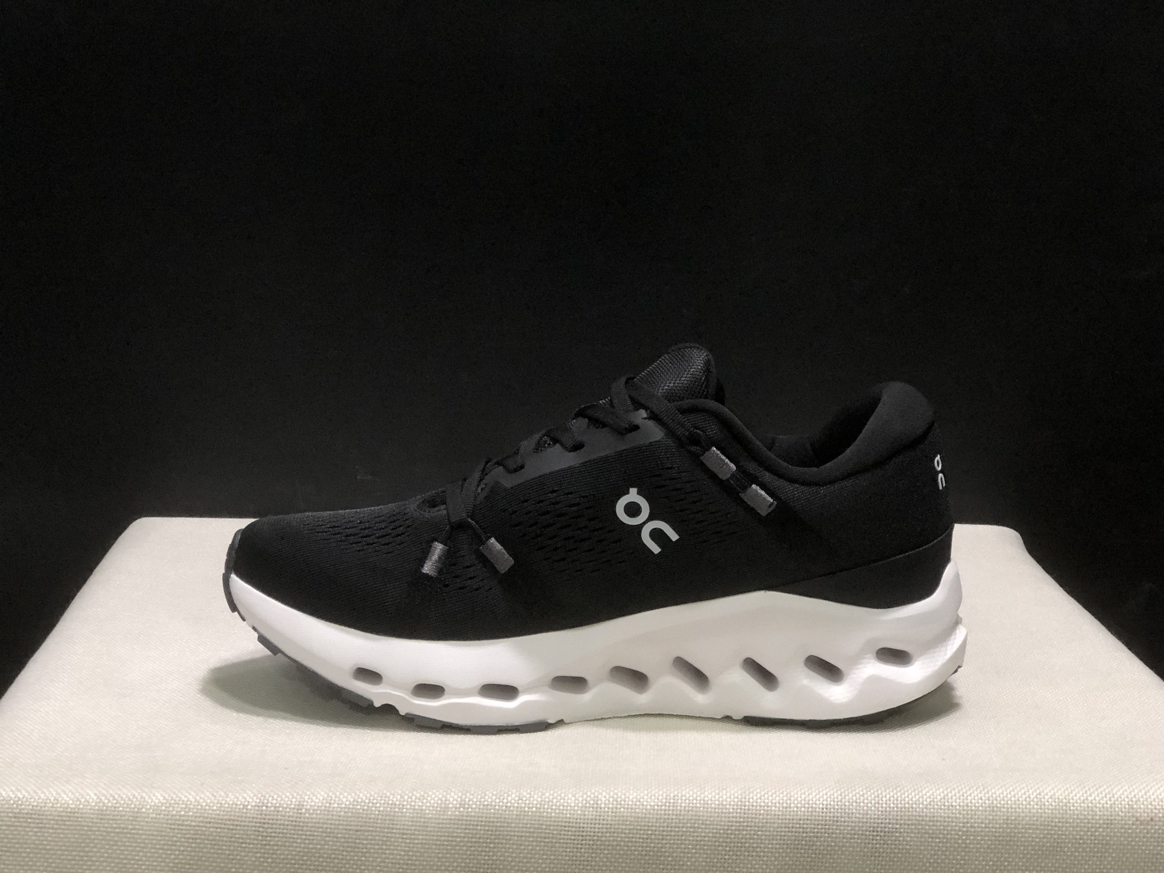On Running Cloudsurfer 2 Casual Running Shoes Black/White