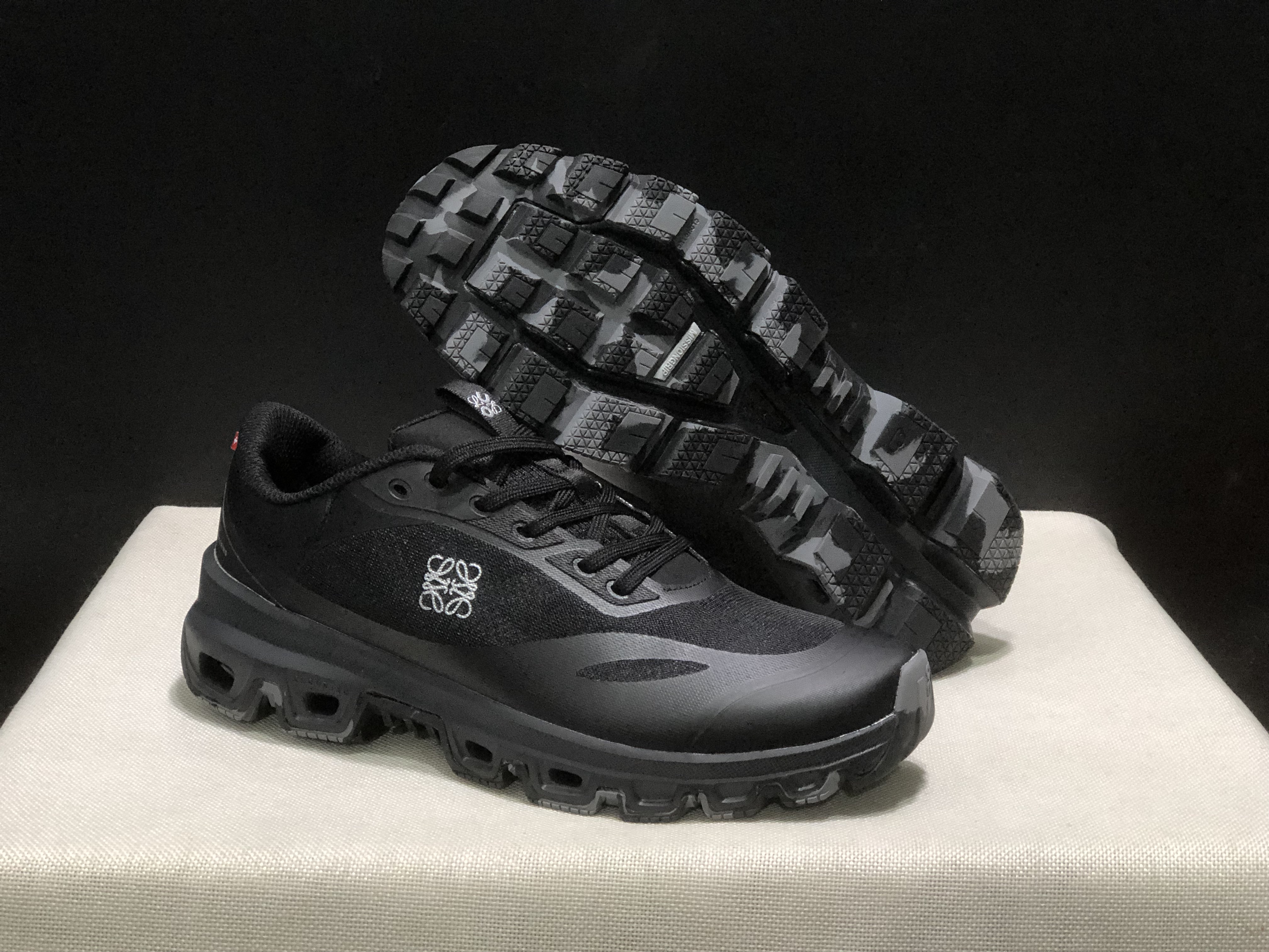 LOEWE x On Running Cloudventure 2.0 Running Shoes Co-Signed Edition All Black