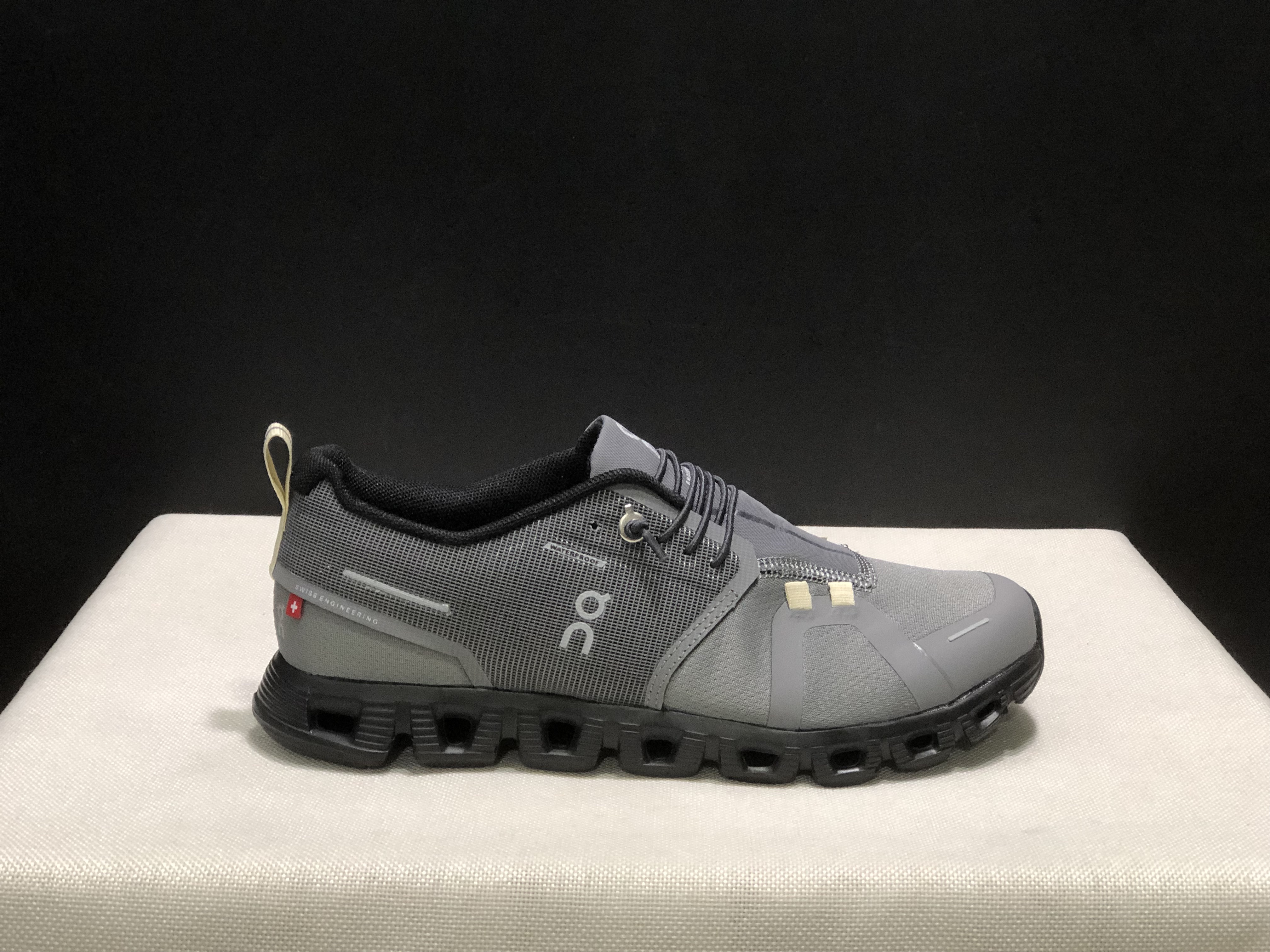 On Running Cloud 5 Lightweight Running Shoes Wolf Grey/Black