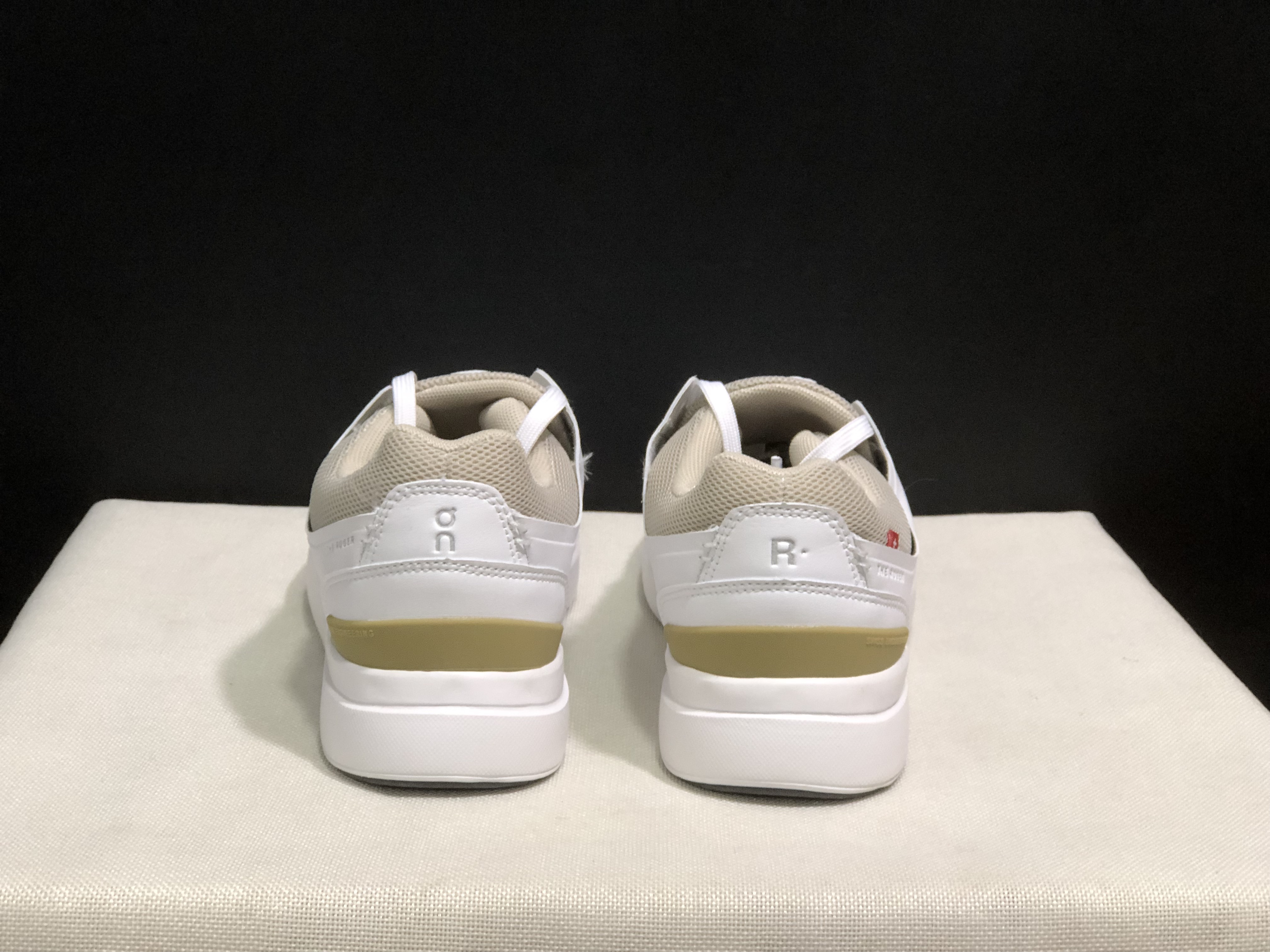 On Running The Roger Spin Board Shoes White/Bronze