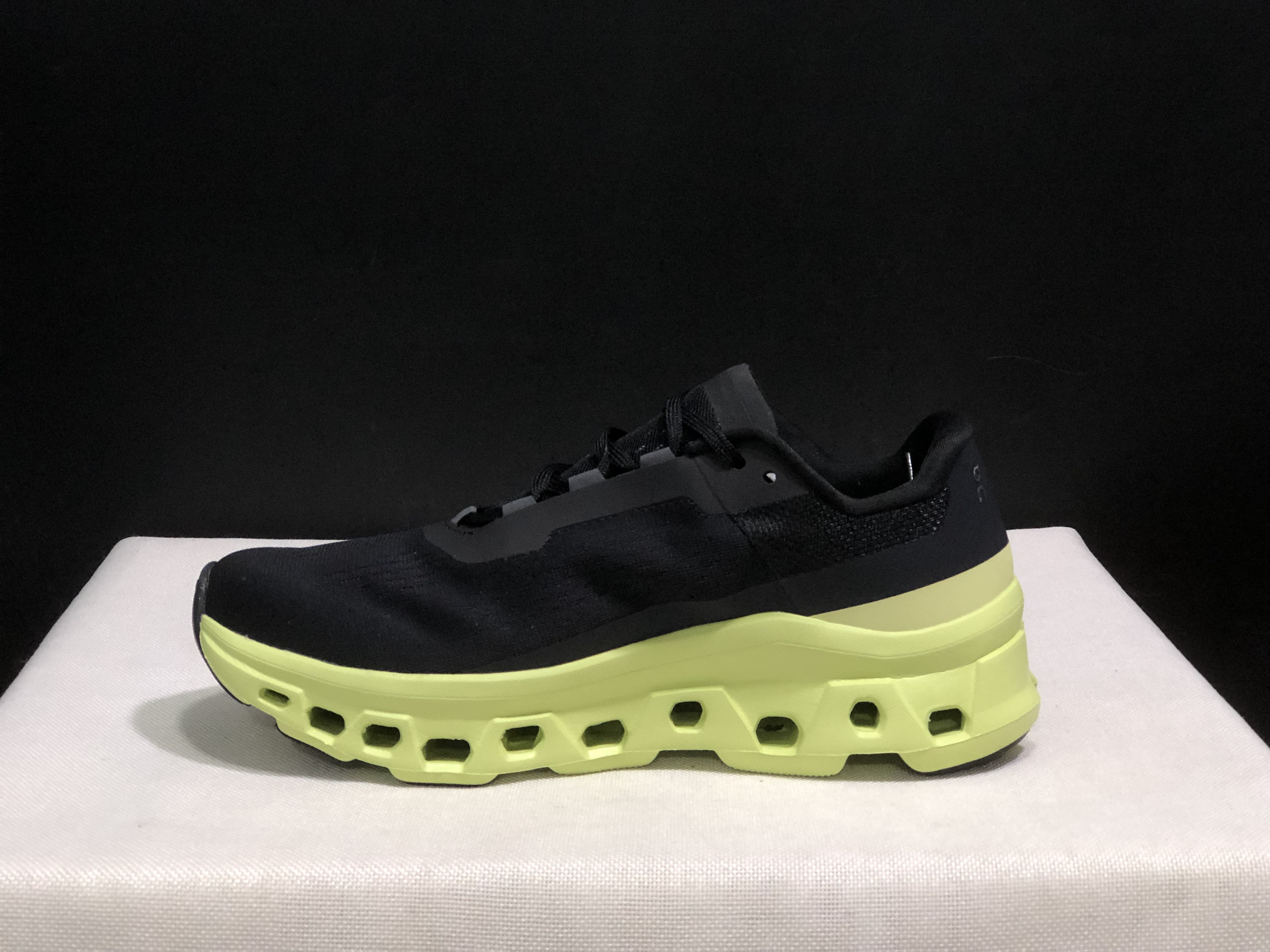 On Running Cloudmonster Anti-Slip Running Shoes Black/Acaia