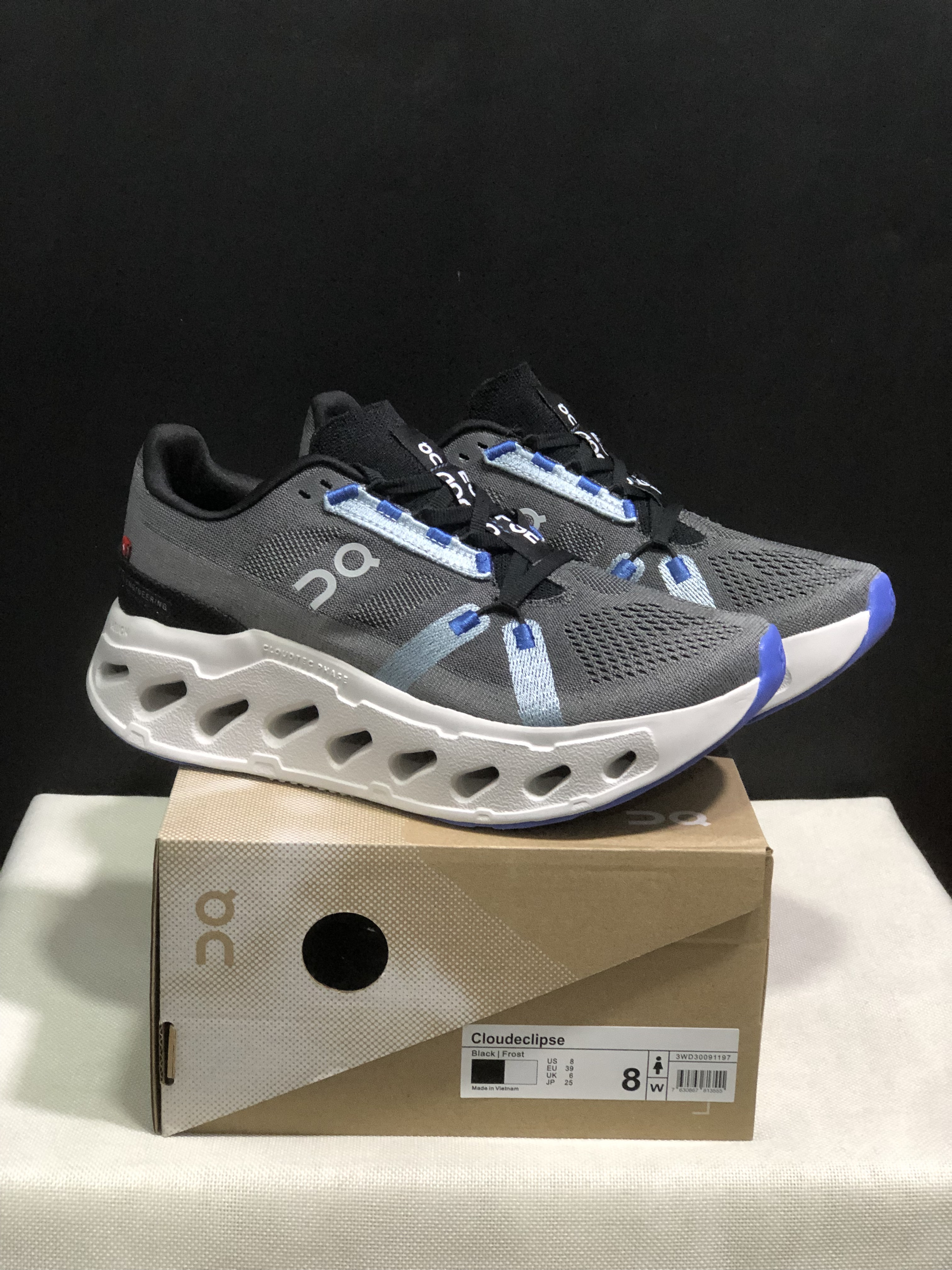 On Running Cloudeclipse Soft And Comfortable Running Shoes Frost/Dark Grey