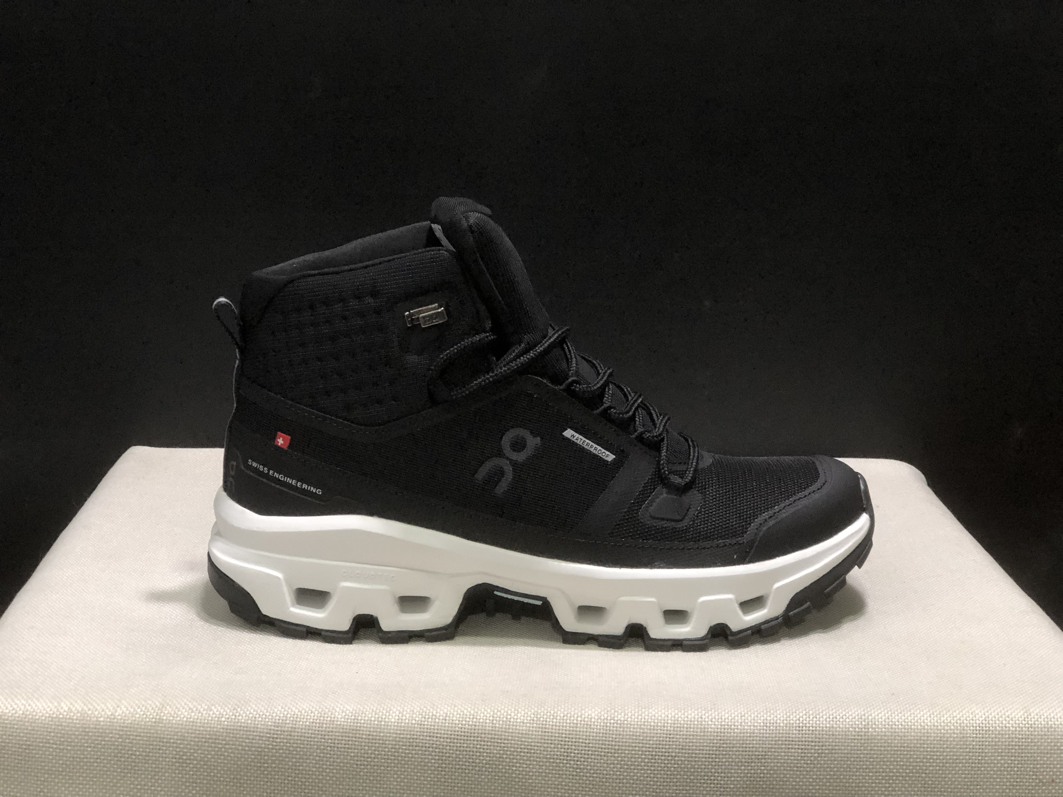 On Running Cloudrock Mid WP High-Top Hiking Shoes Black/White