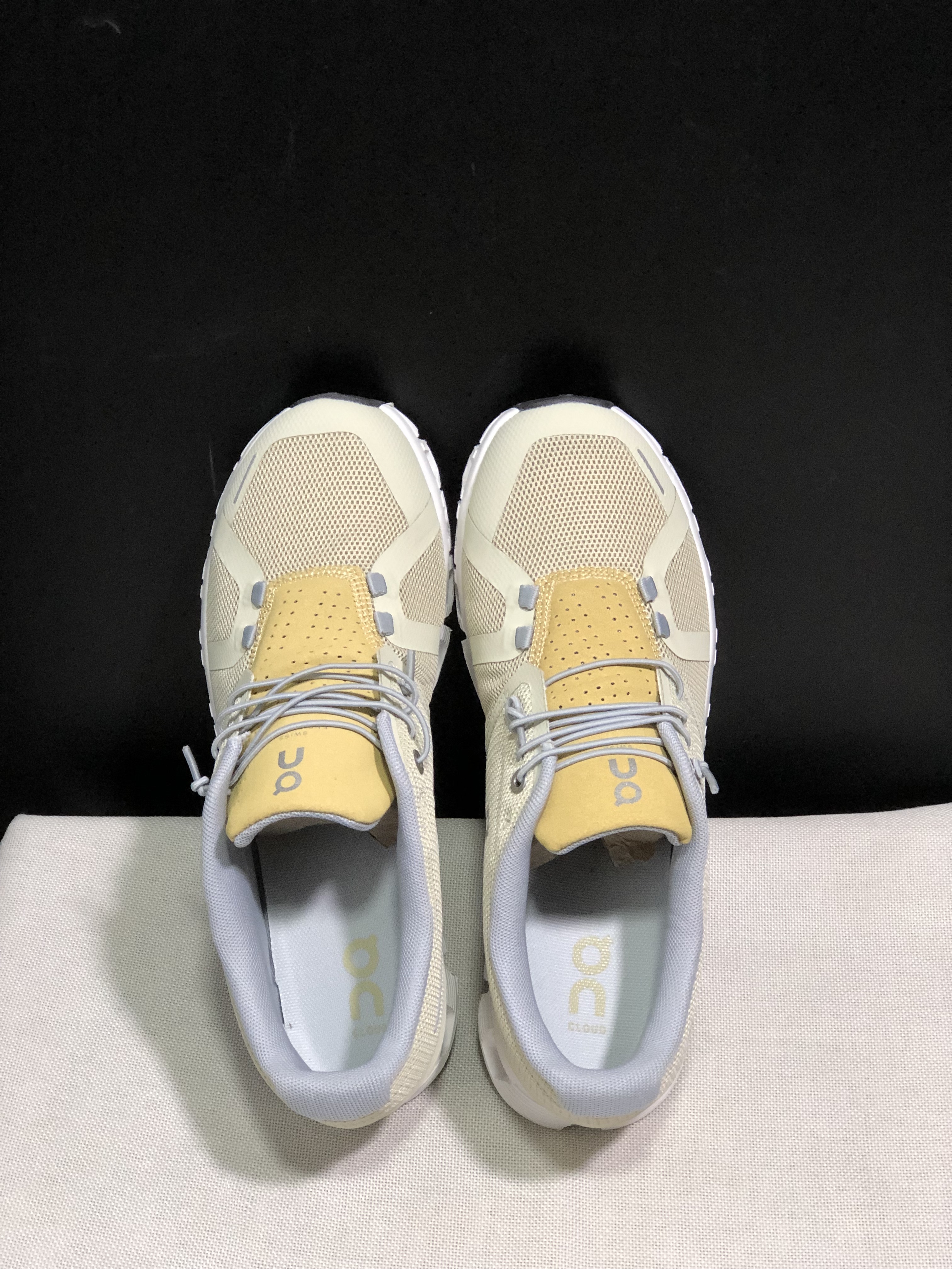 On Running Cloud 5 Lightweight Running Shoes Haze/Sand