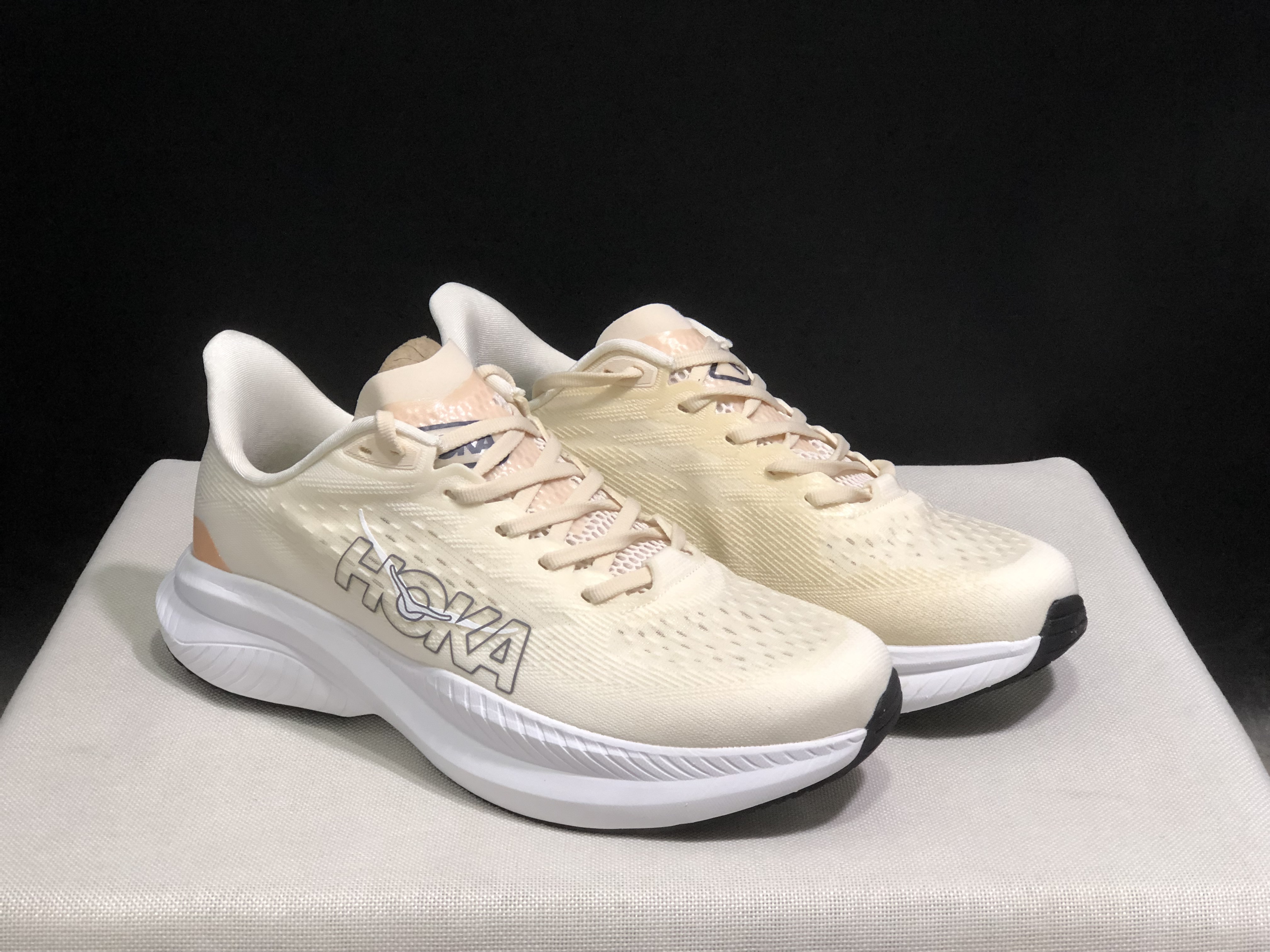 Hoka One One Mach 6 Wear-resistant Breathable Low-top Running Shoes Sneakers Cream