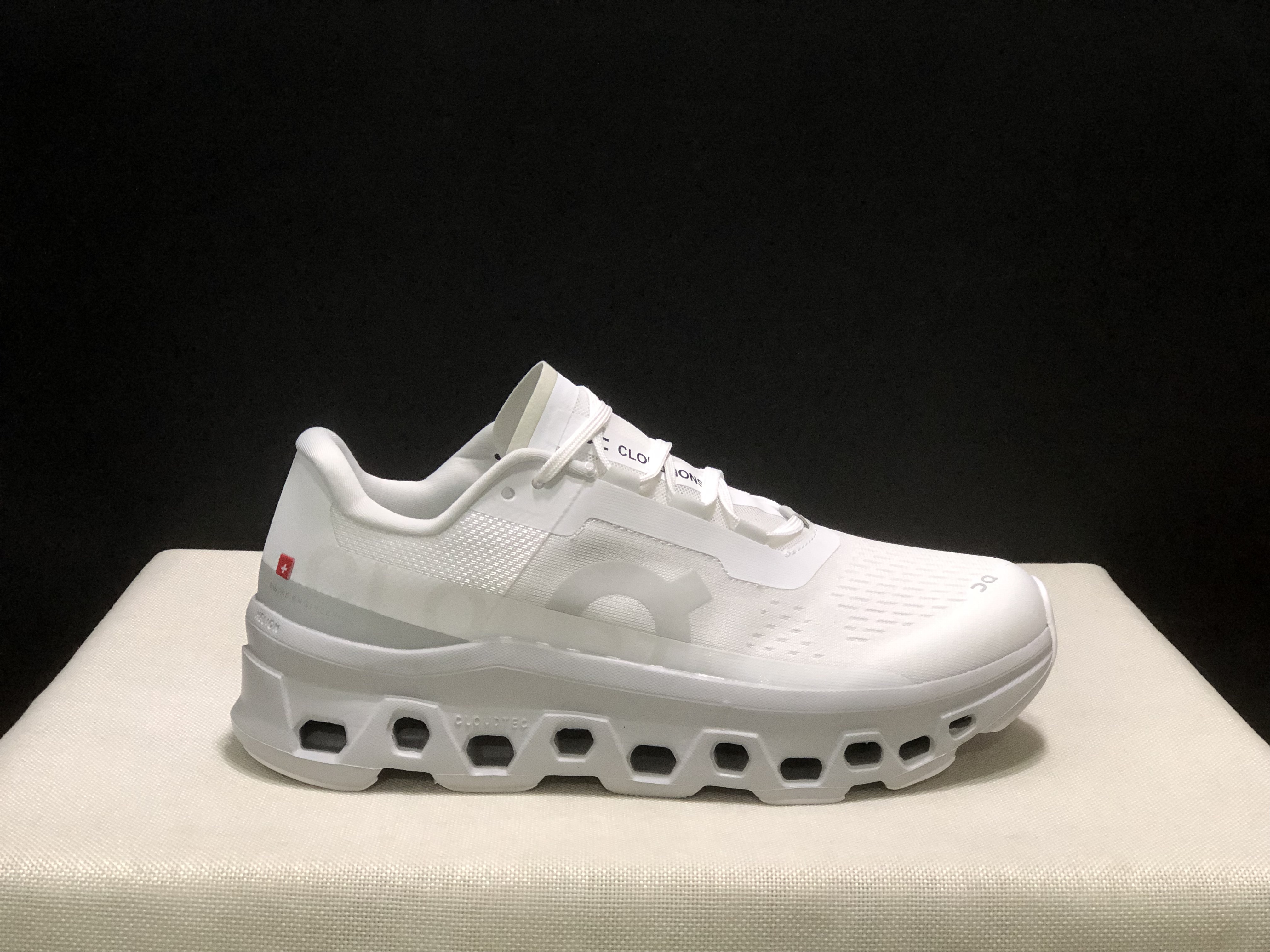 On Running Cloudmonster Anti-Slip Running Shoes White/Frost