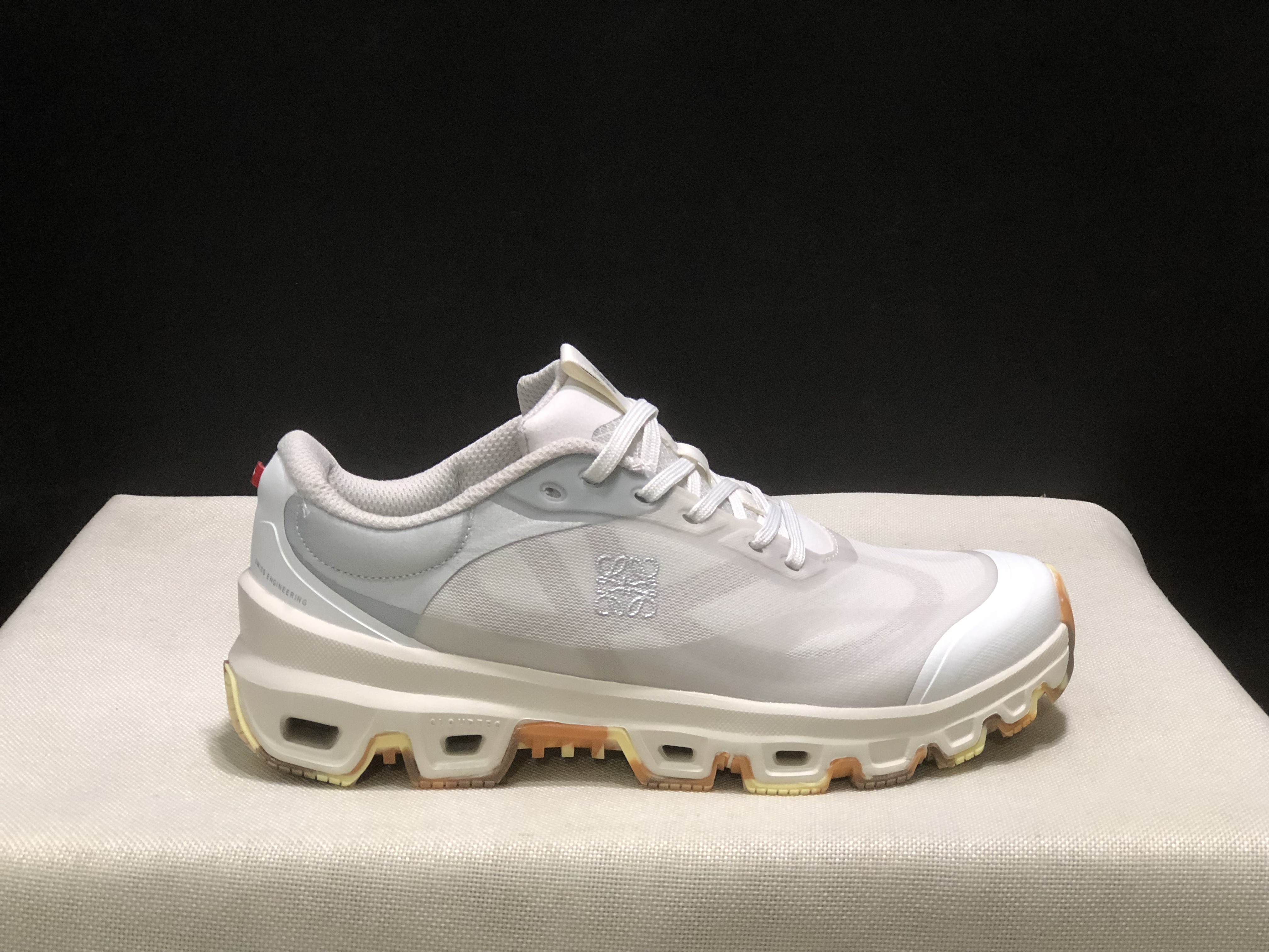 LOEWE x On Running Cloudventure 2.0 Running Shoes Co-Signed Edition Grayish-White