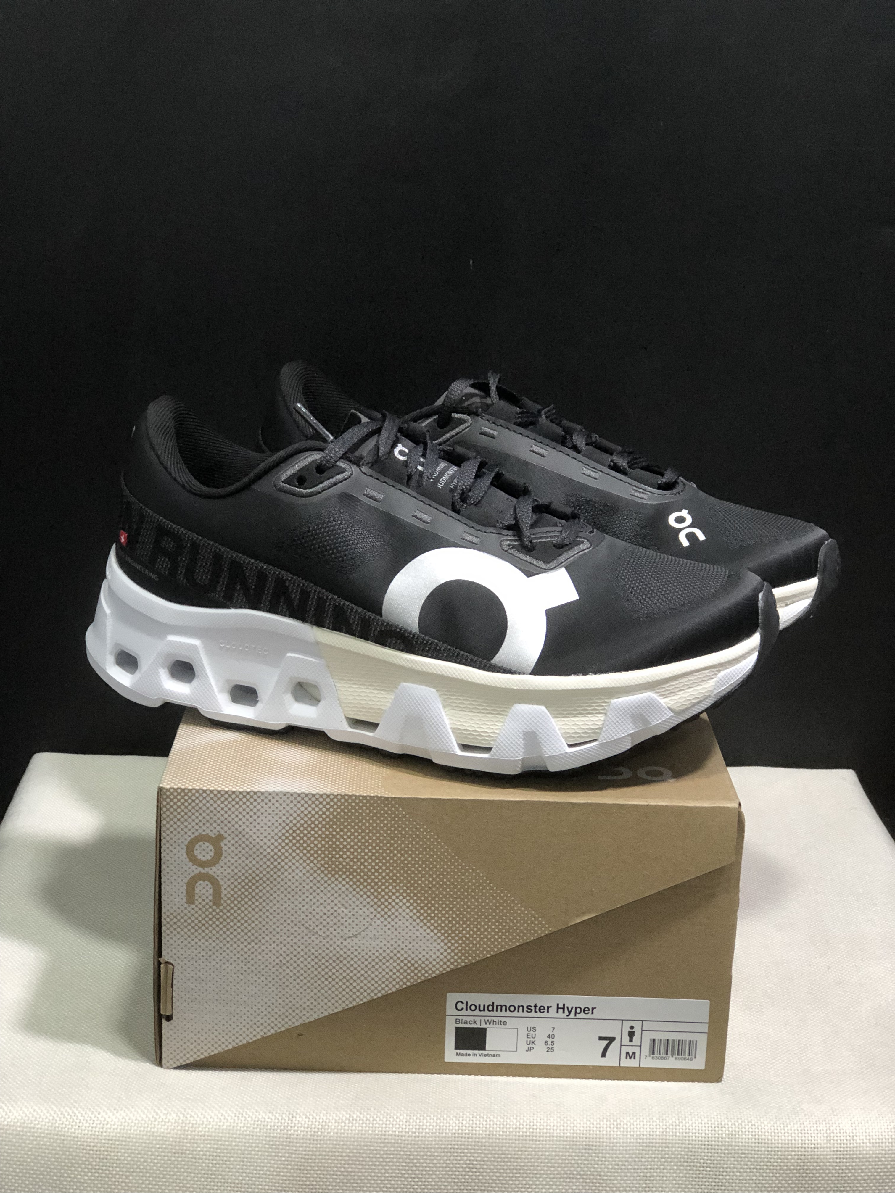 On Running Cloudmonster Hyper Running Shoes Black/White