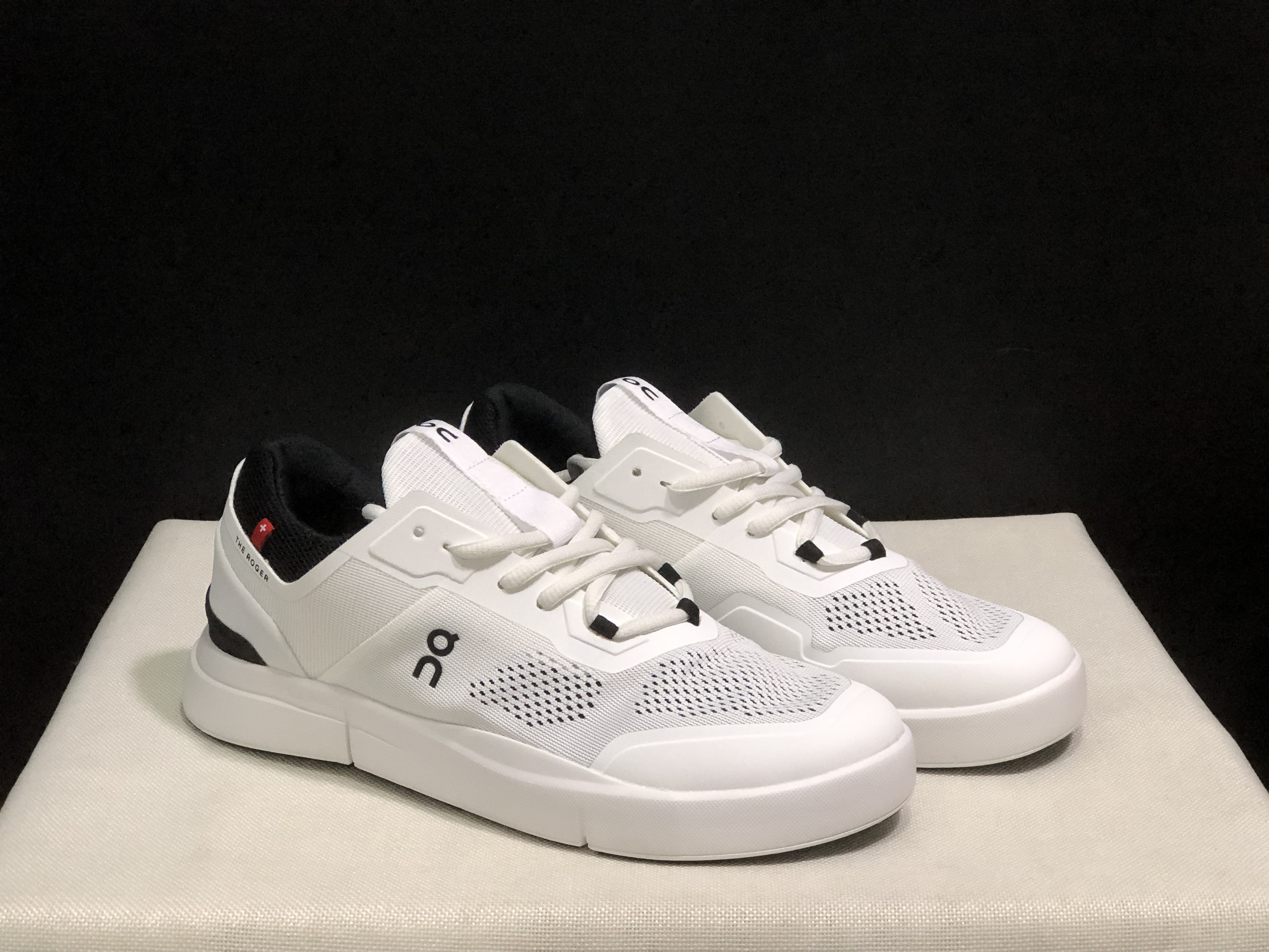 On Running The Roger Spin Breathable Mesh Sneakers White/Black