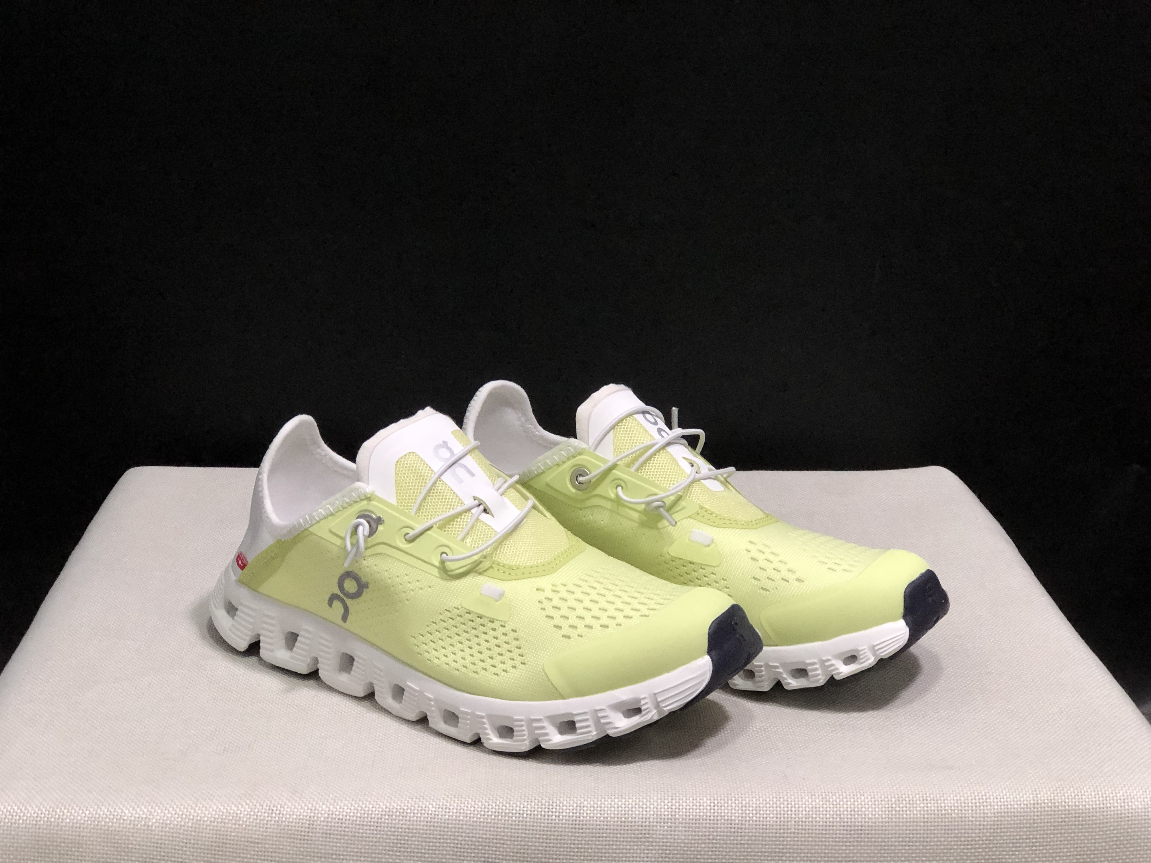 On Running Cloud 5 Coast Convenient And Breathable Running Shoes Light Yellow/White
