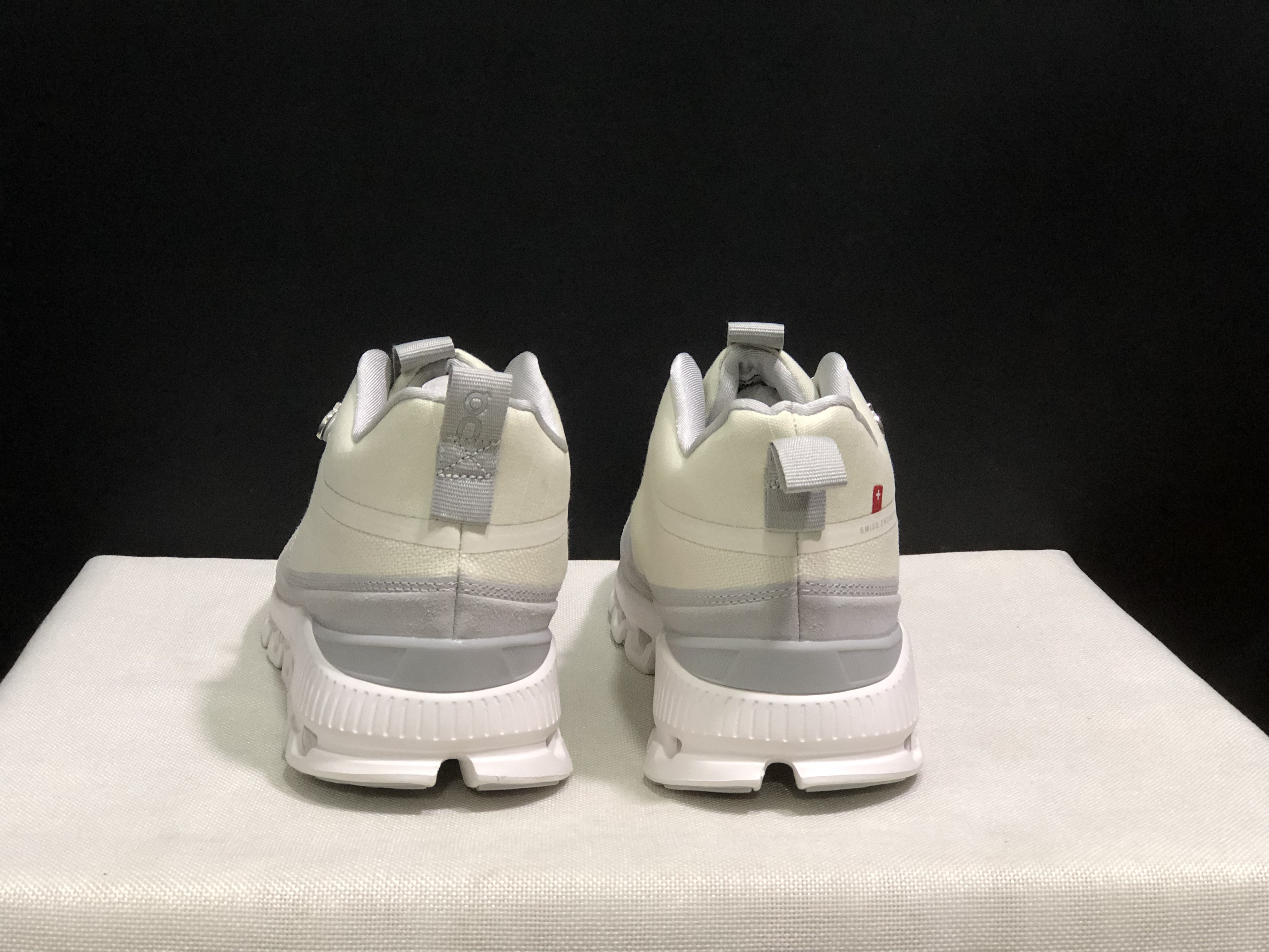 On Running Cloud Hi Edge Outdoor Training Running Shoes Beige/Light Grey