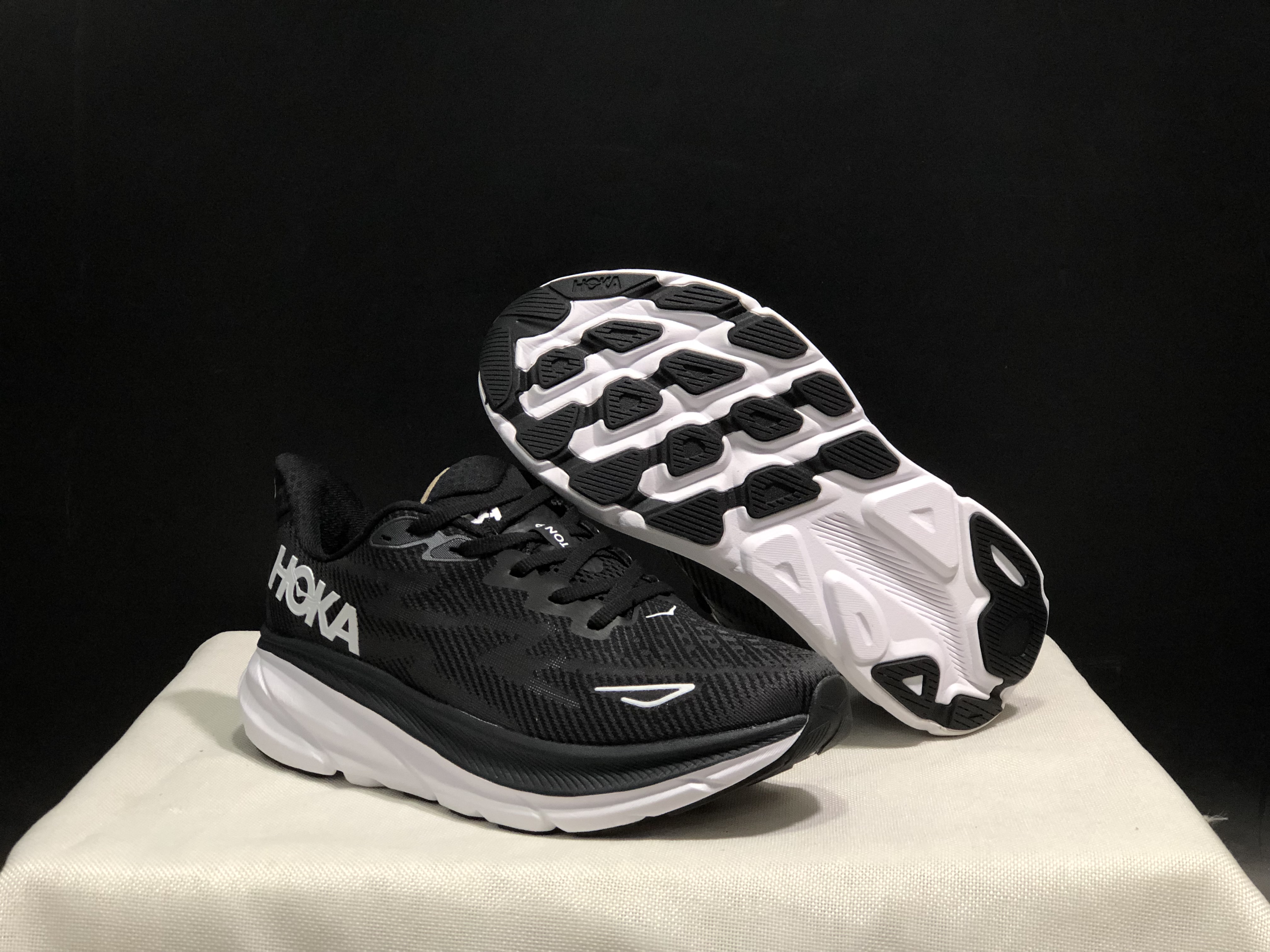 Hoka One One Clifton 9 Running Shoes Athletic Shoes Sneakers Black/White