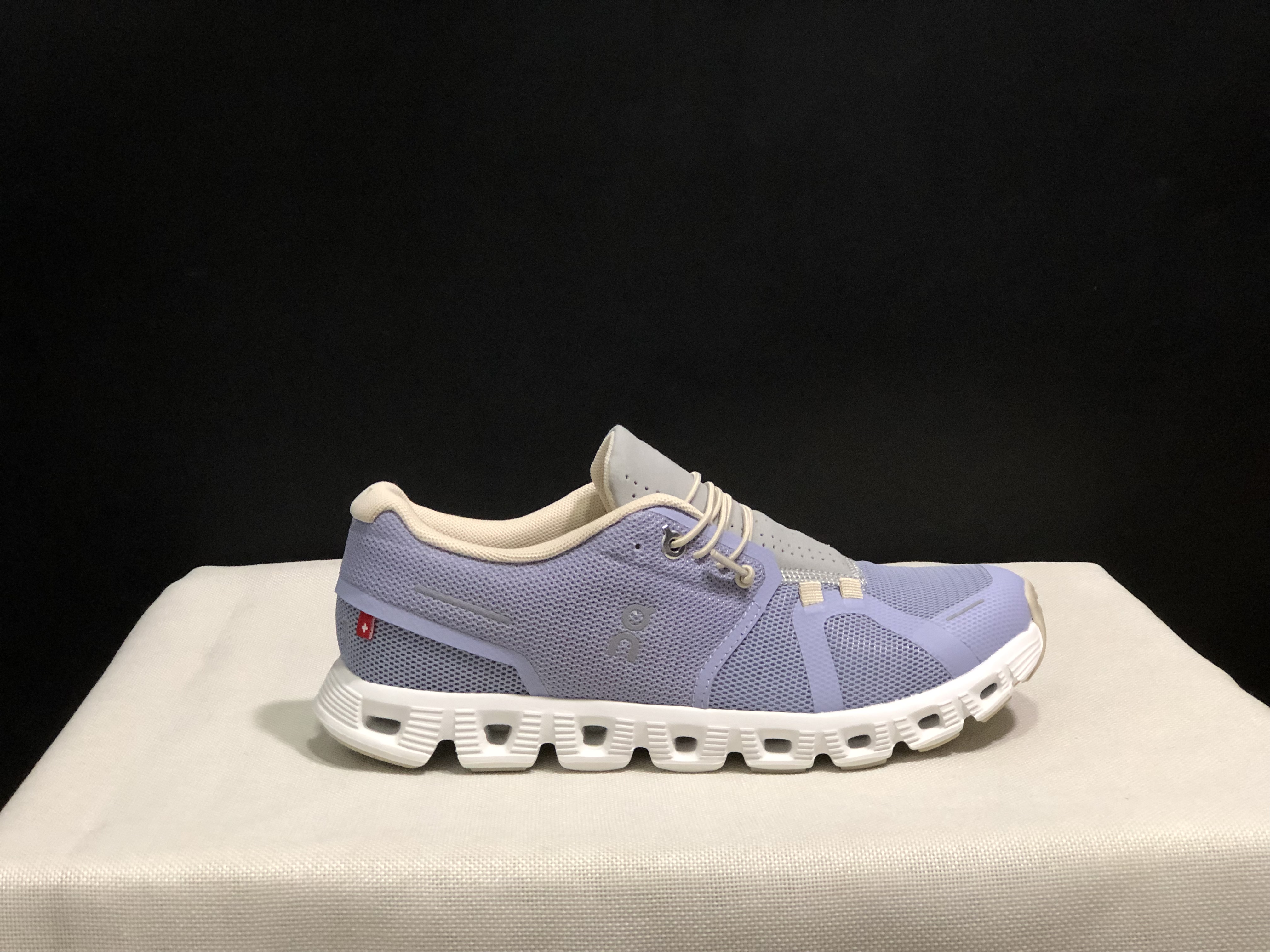 On Running Cloud 5 Light Purple Lightweight Running Shoes