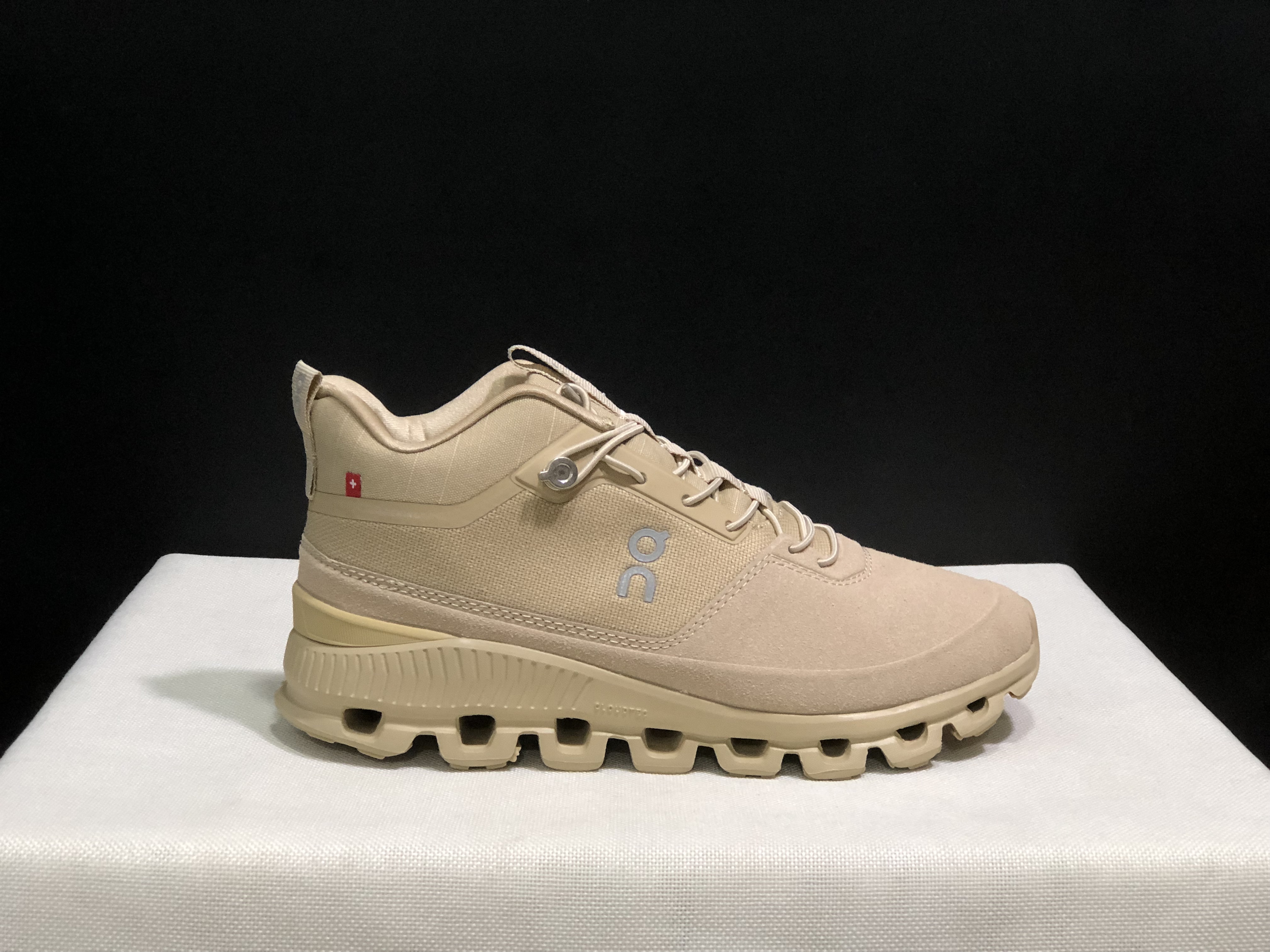 On Running Cloud Hi Edge Outdoor Training Running Shoes Light Brown