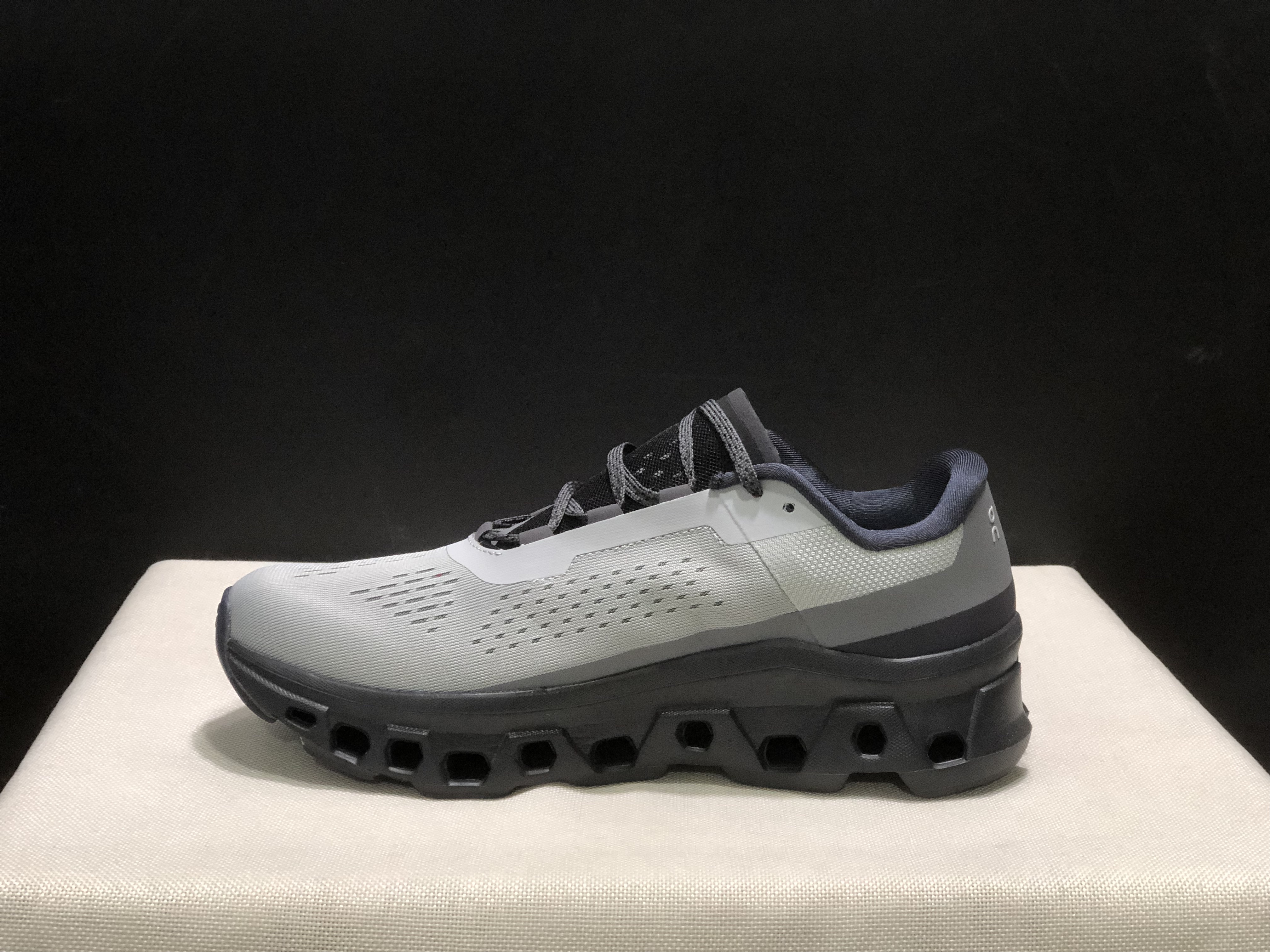 On Running Cloudmonster Anti-Slip Running Shoes Eclipse/Magnet