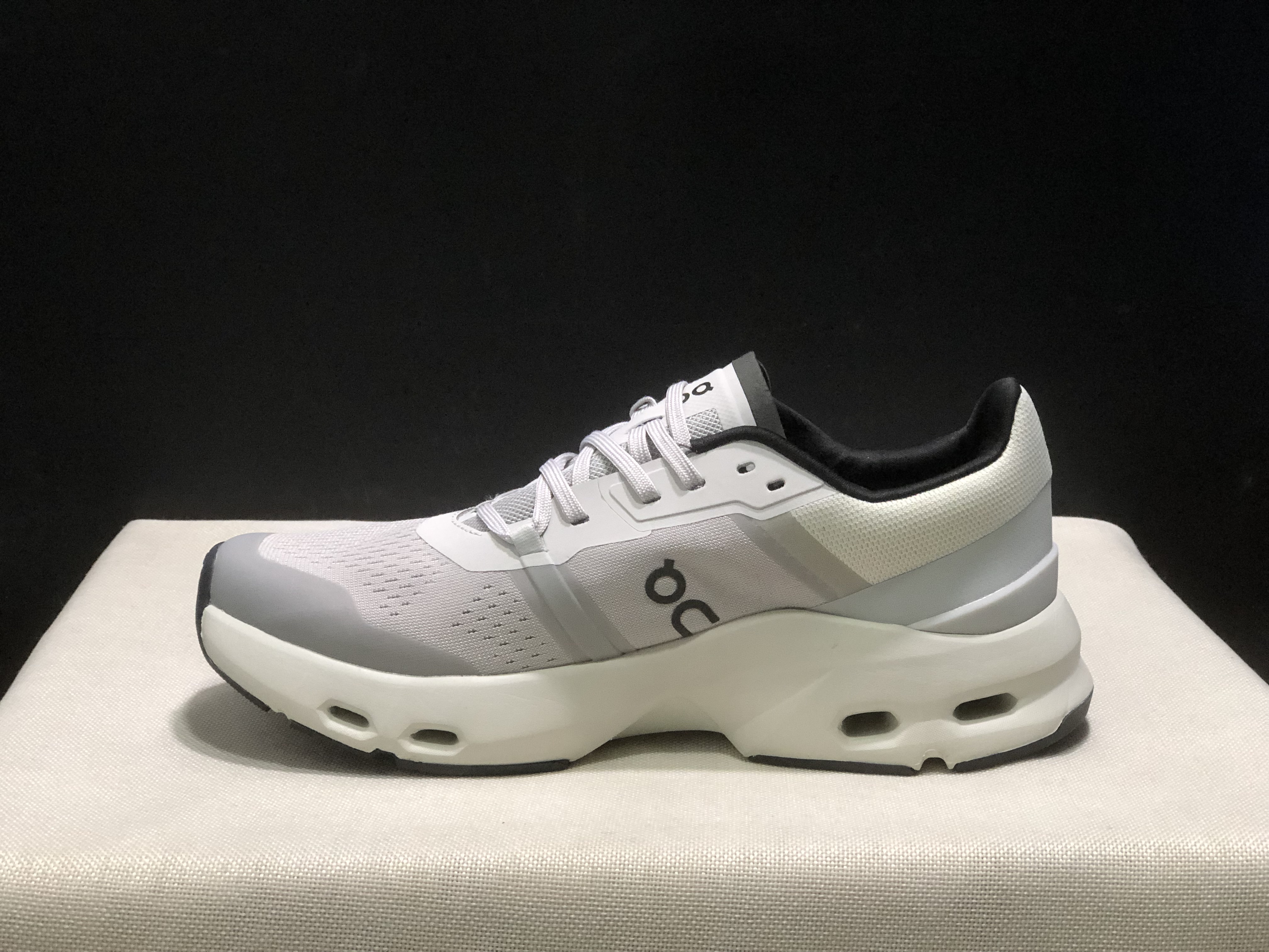 On Running Cloudpulse Comfortable Running Shoes Light Grey