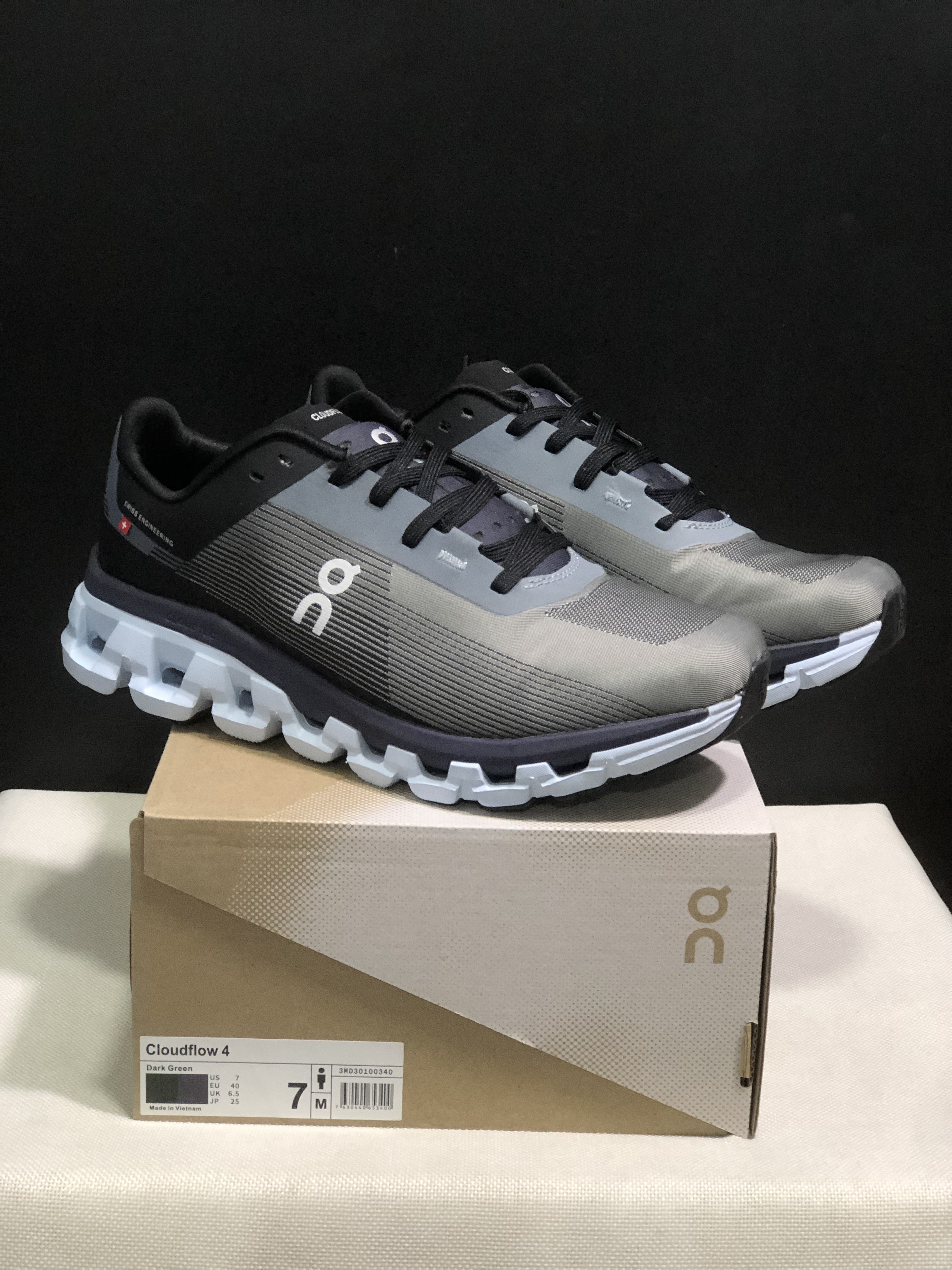 On Running Cloudflow 4 Shock-Absorbing And Wear-Resistant Running Shoes Pearl/Black