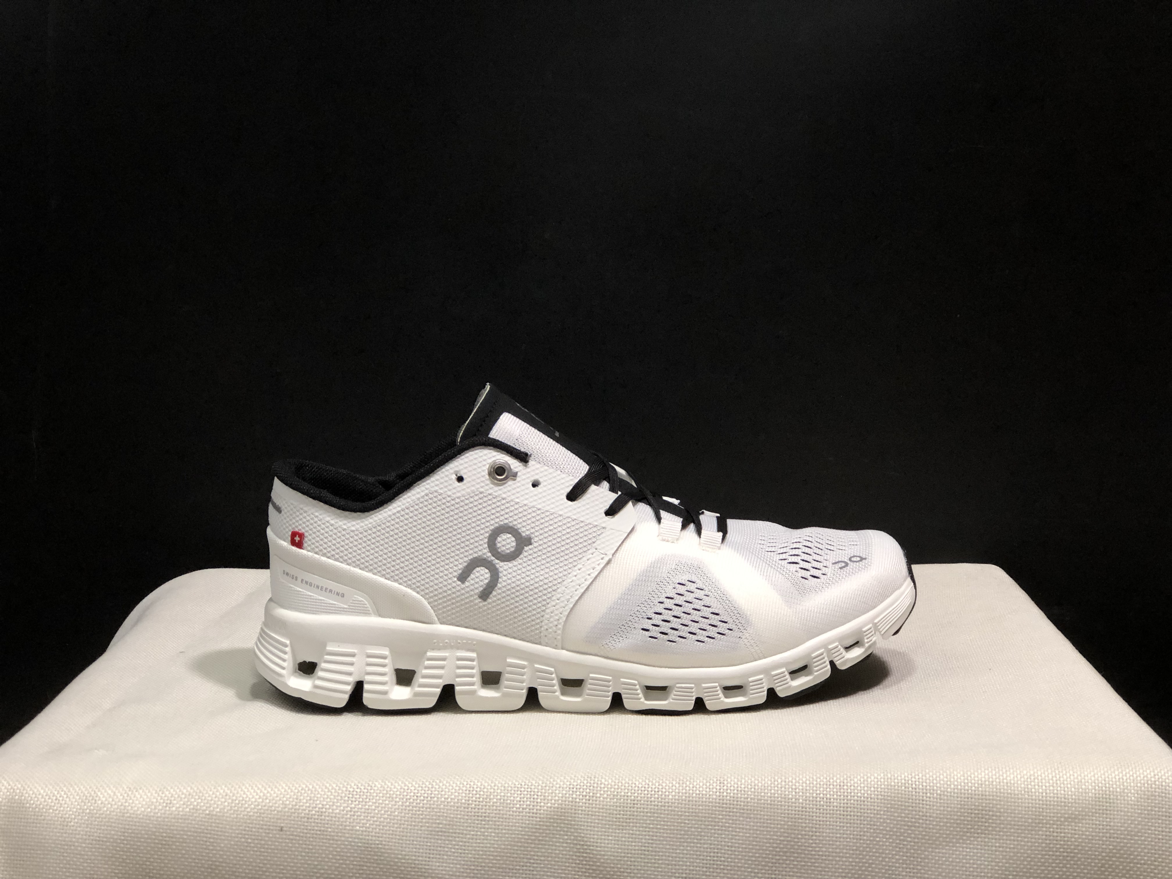 On Running Cloud X Lightweight Running Shoes White/Asphalt