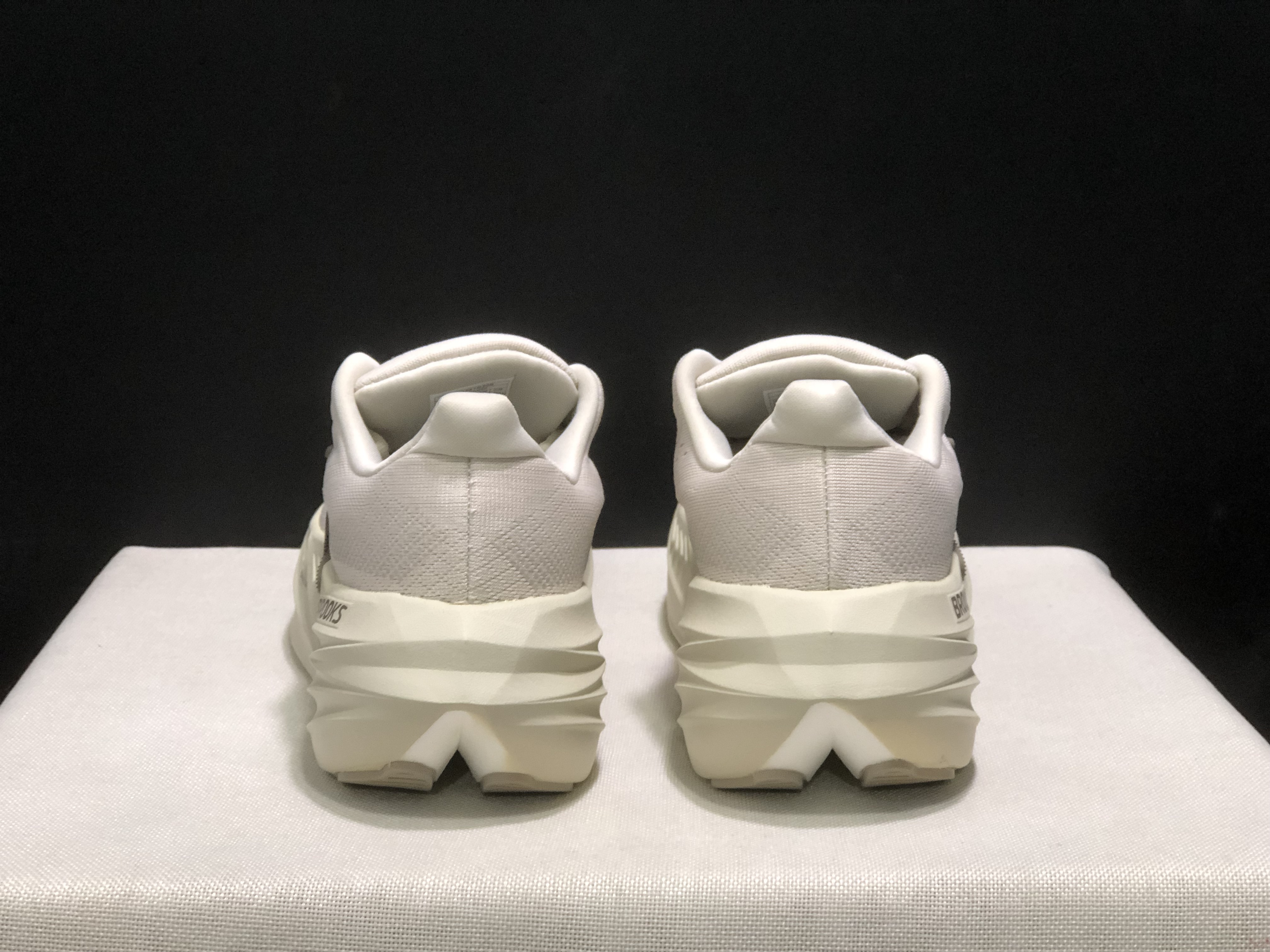 Brooks Glycerin Max Comfortable Low-top Running Shoes Apricot White