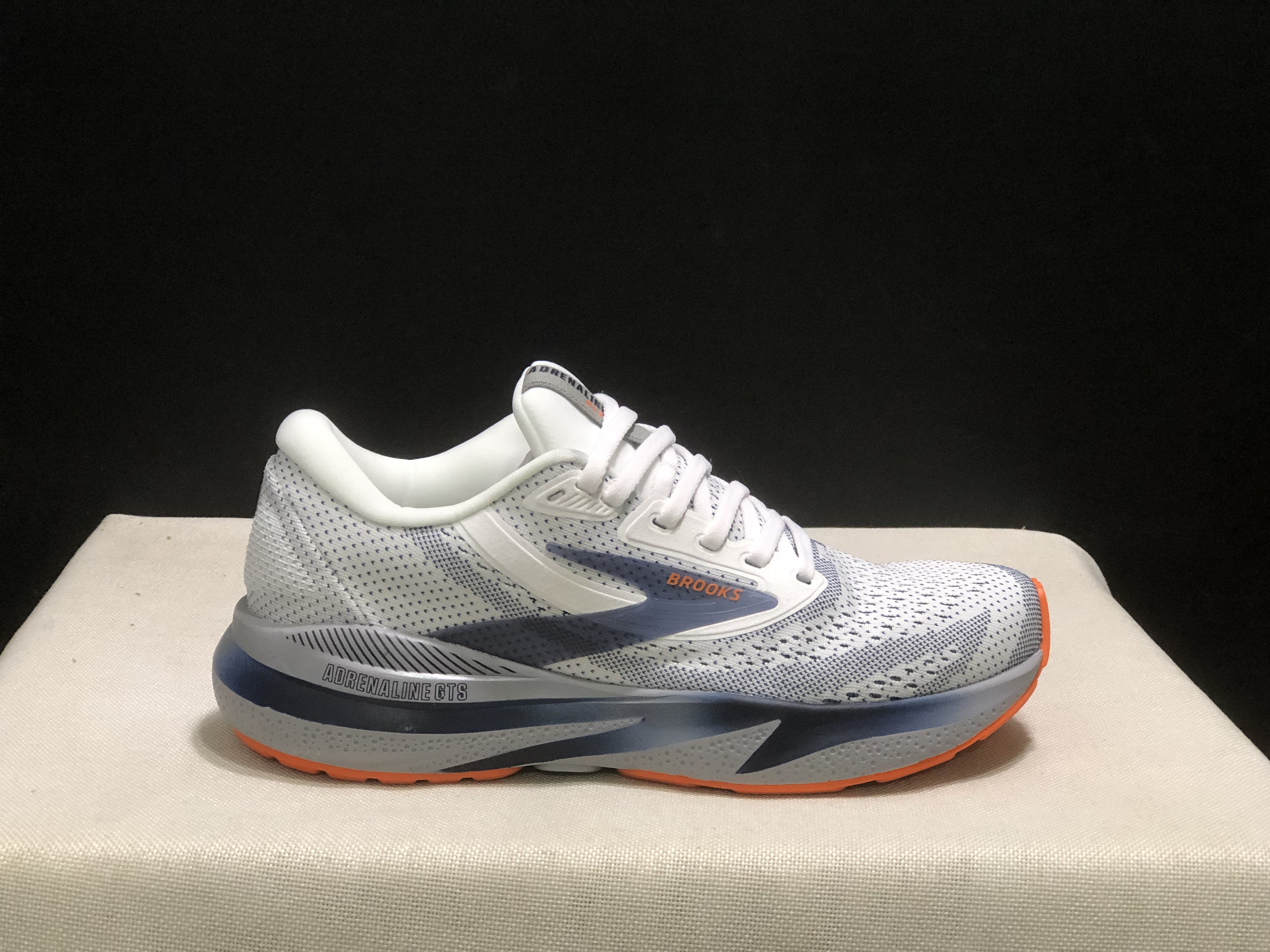 Brooks Adrenaline GTS 24 Casual Running Shoes White/Peacoat/Alioy