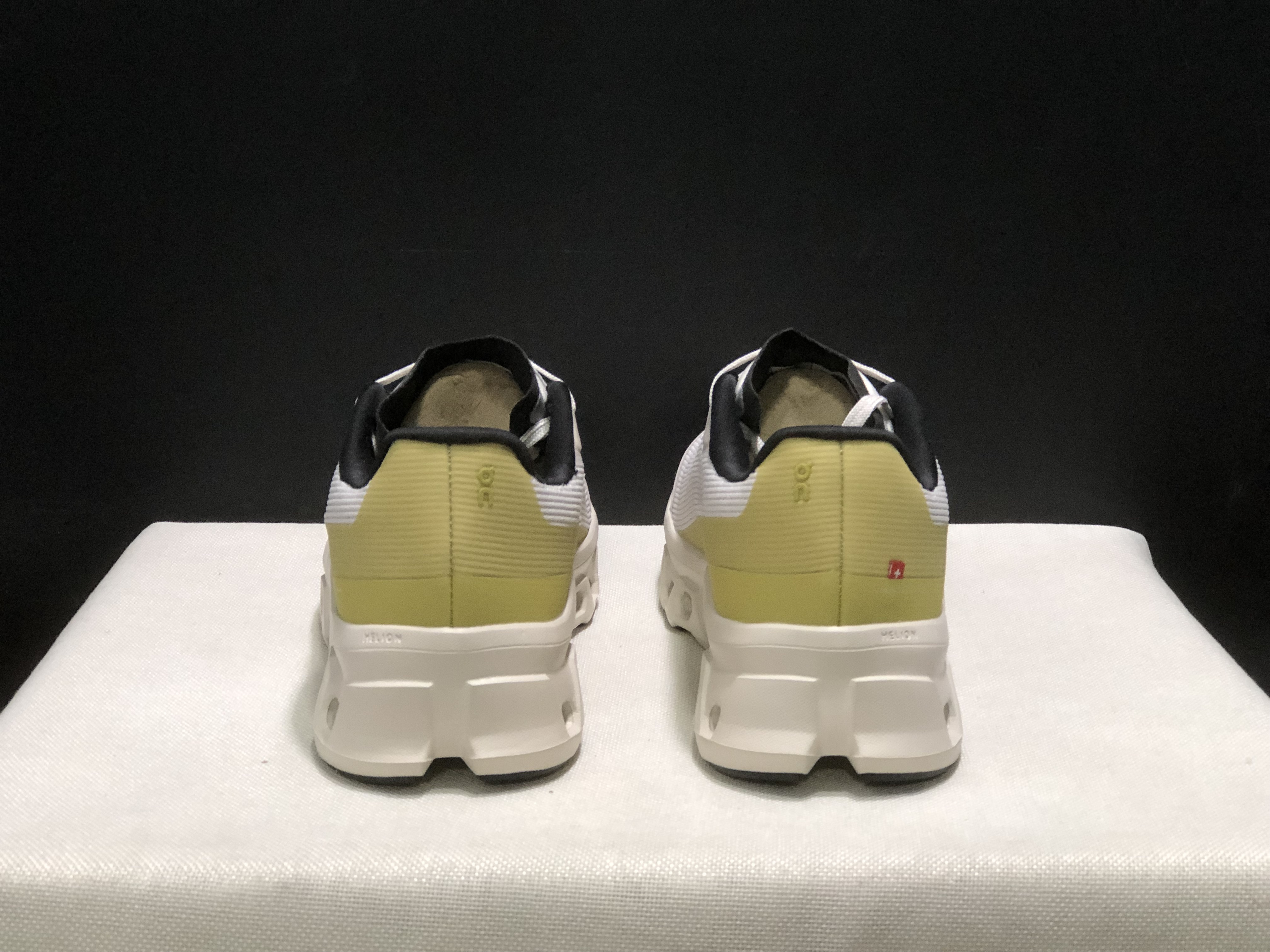 On Running Cloudmonster Void 1 M Casual Running Shoes Light Khaki/Light Green