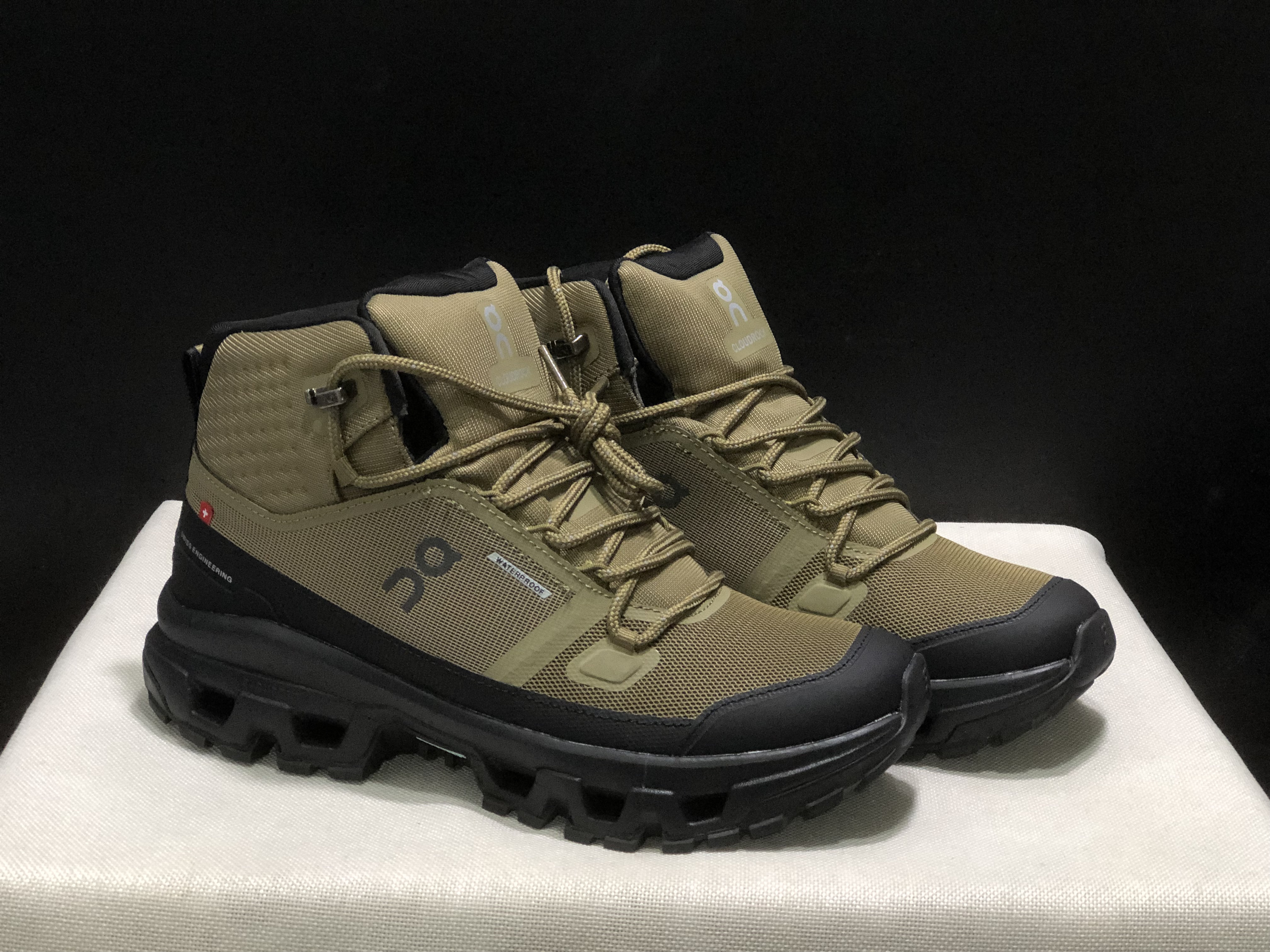 On Running Cloudrock Mid WP High-Top Hiking Shoes Hunter/Black