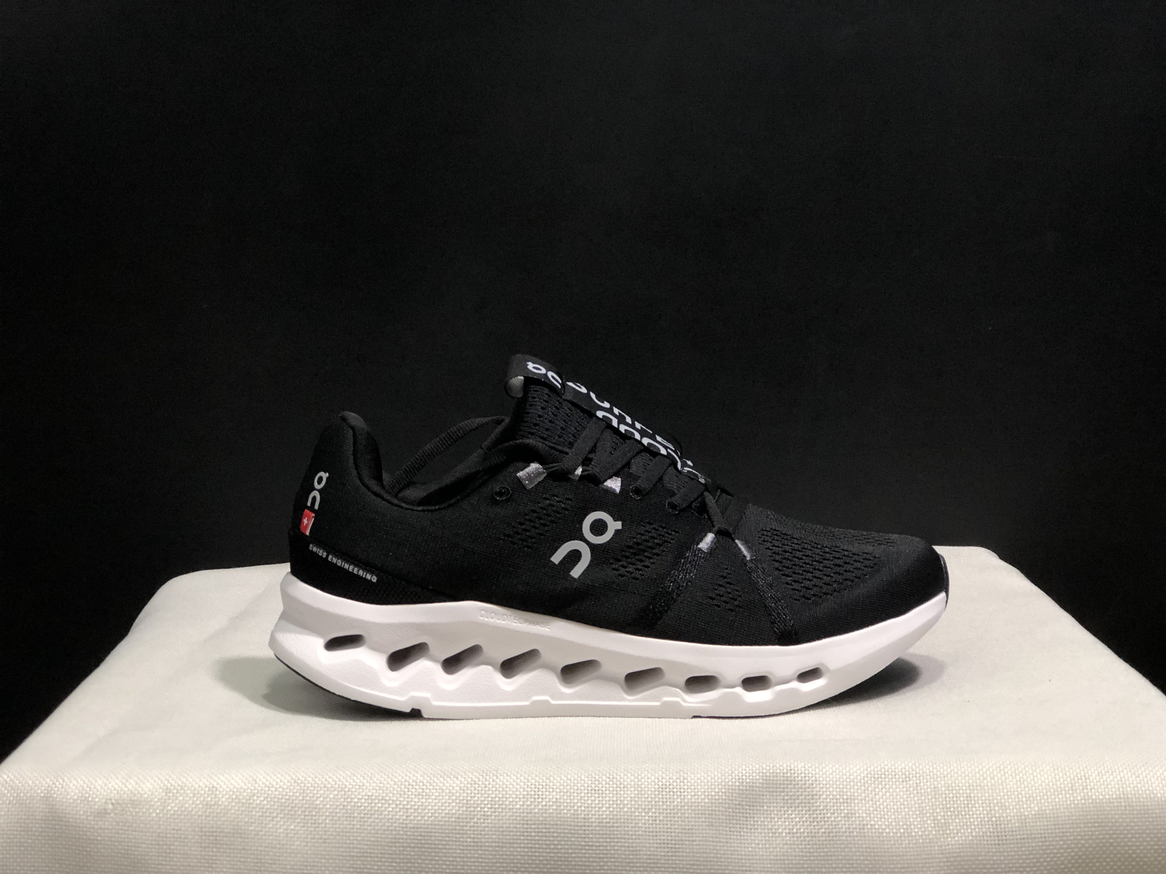 On Running Cloudsurfer Training Anti-Slip Running Shoes Black/White