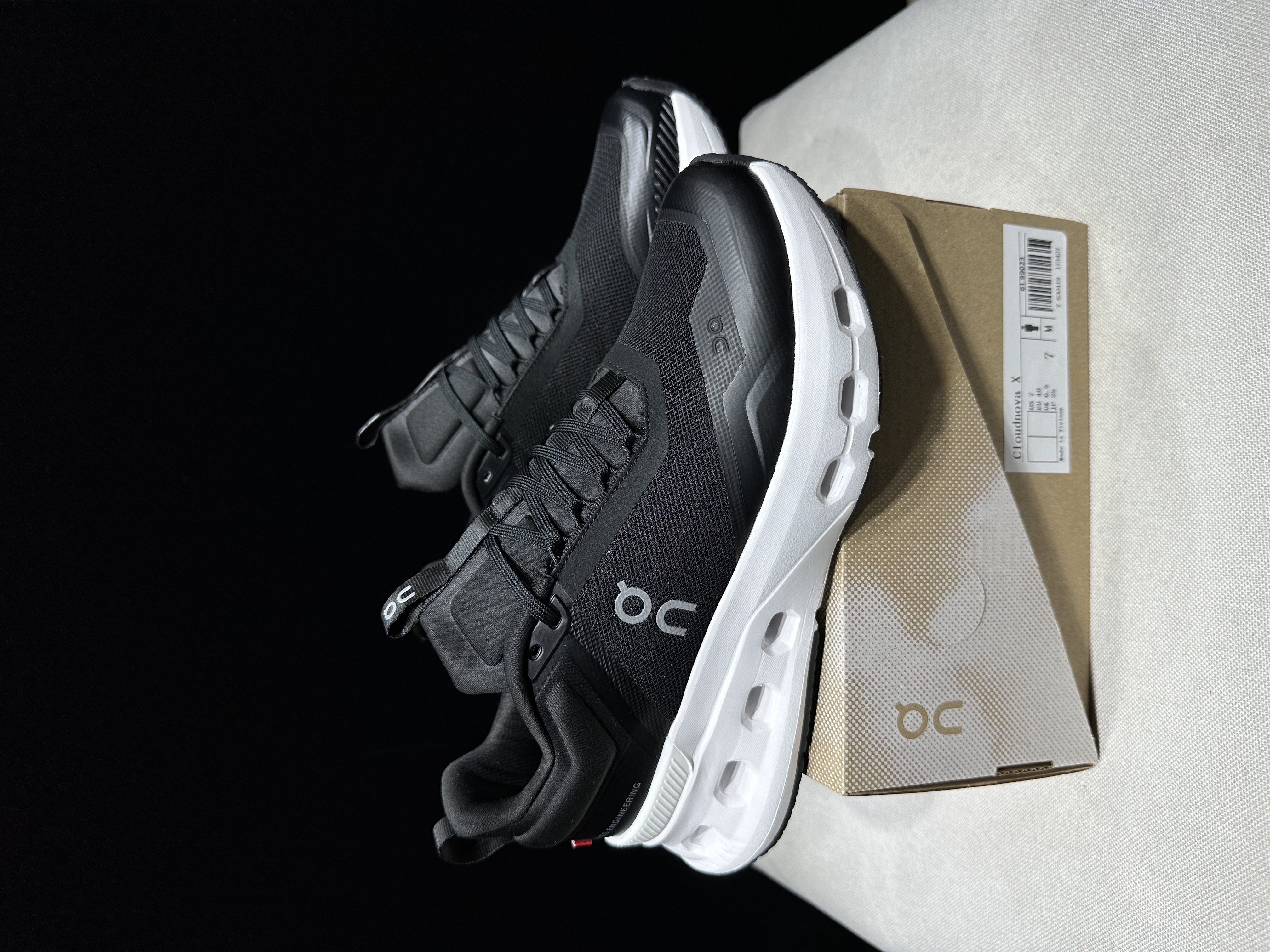 On Running Cloudnova X Comfortable Anti-Slip Running Shoes Black/White